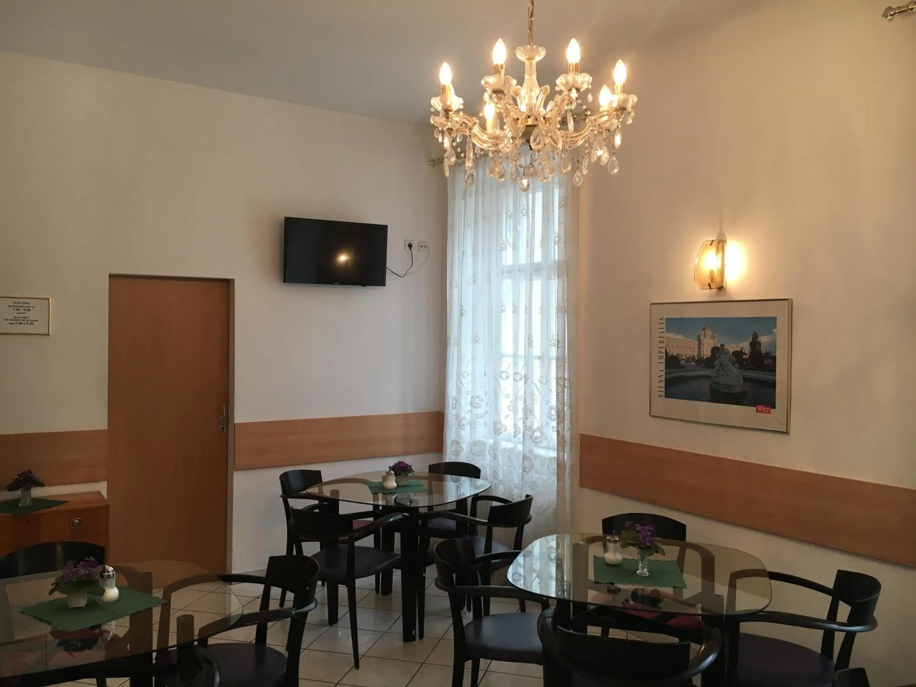 Restaurant/places to eat in Pension Ani