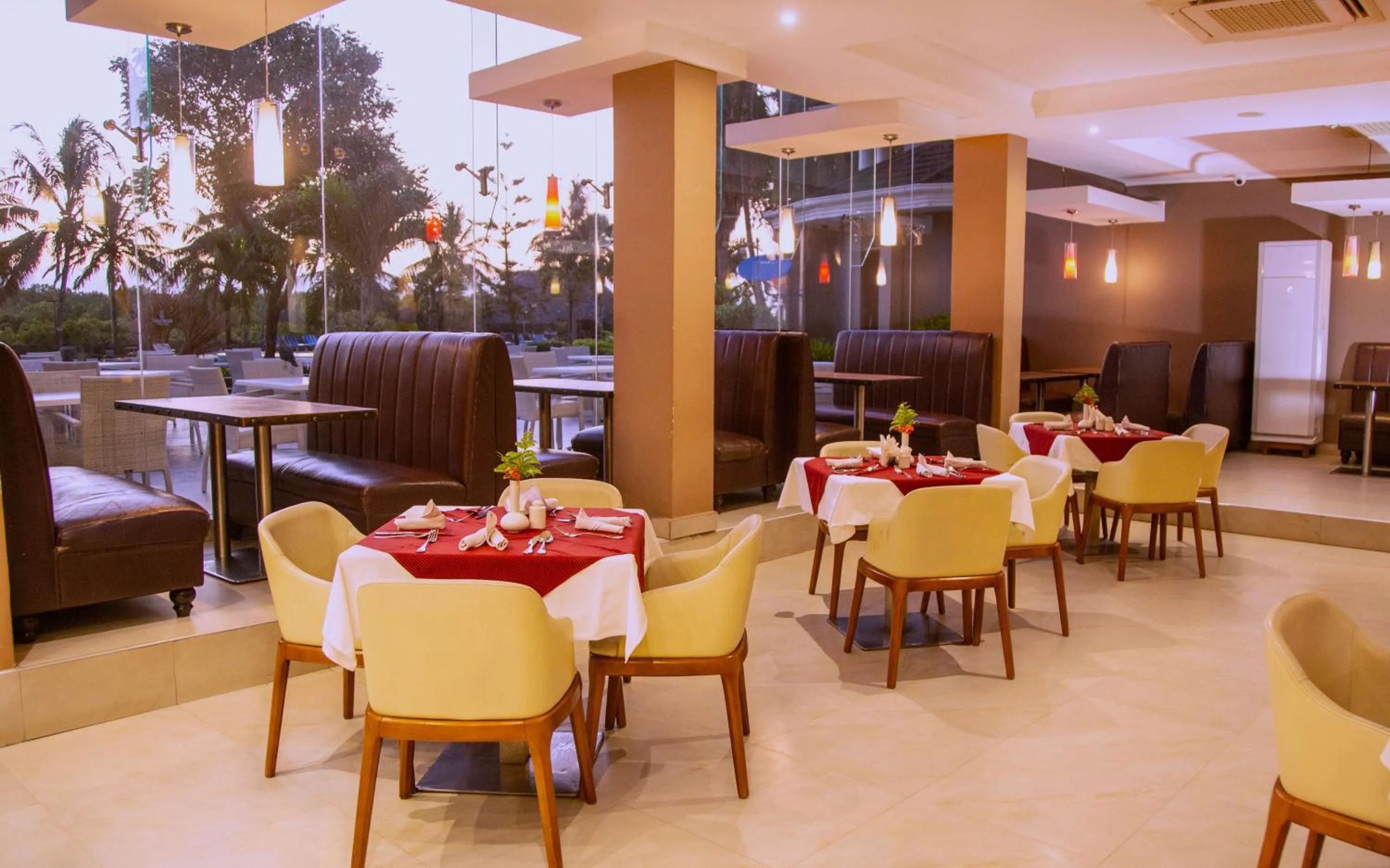 Restaurant/places to eat in Tanga Beach Resort & Spa