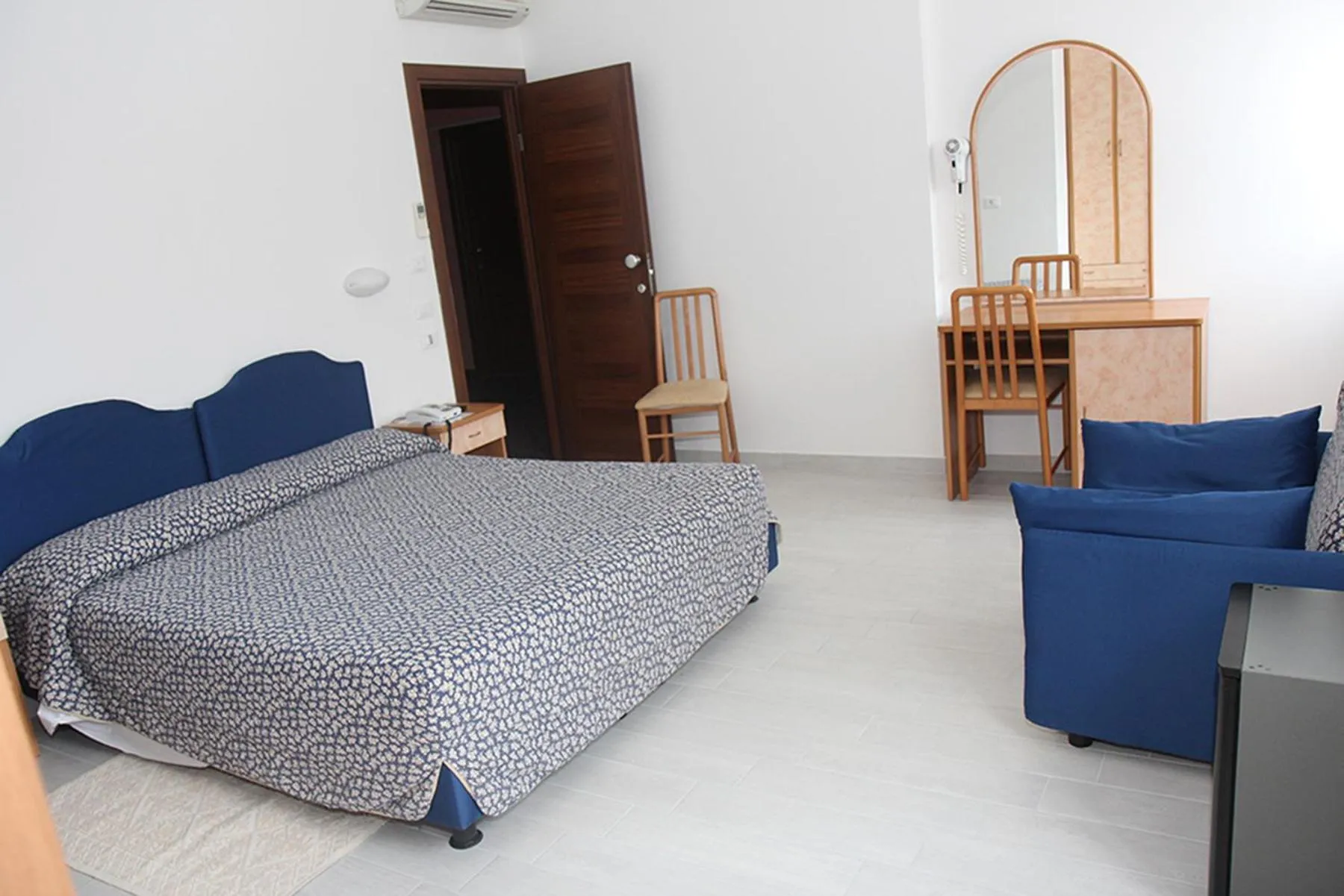 Bedroom, Bed in Hotel Cristallo