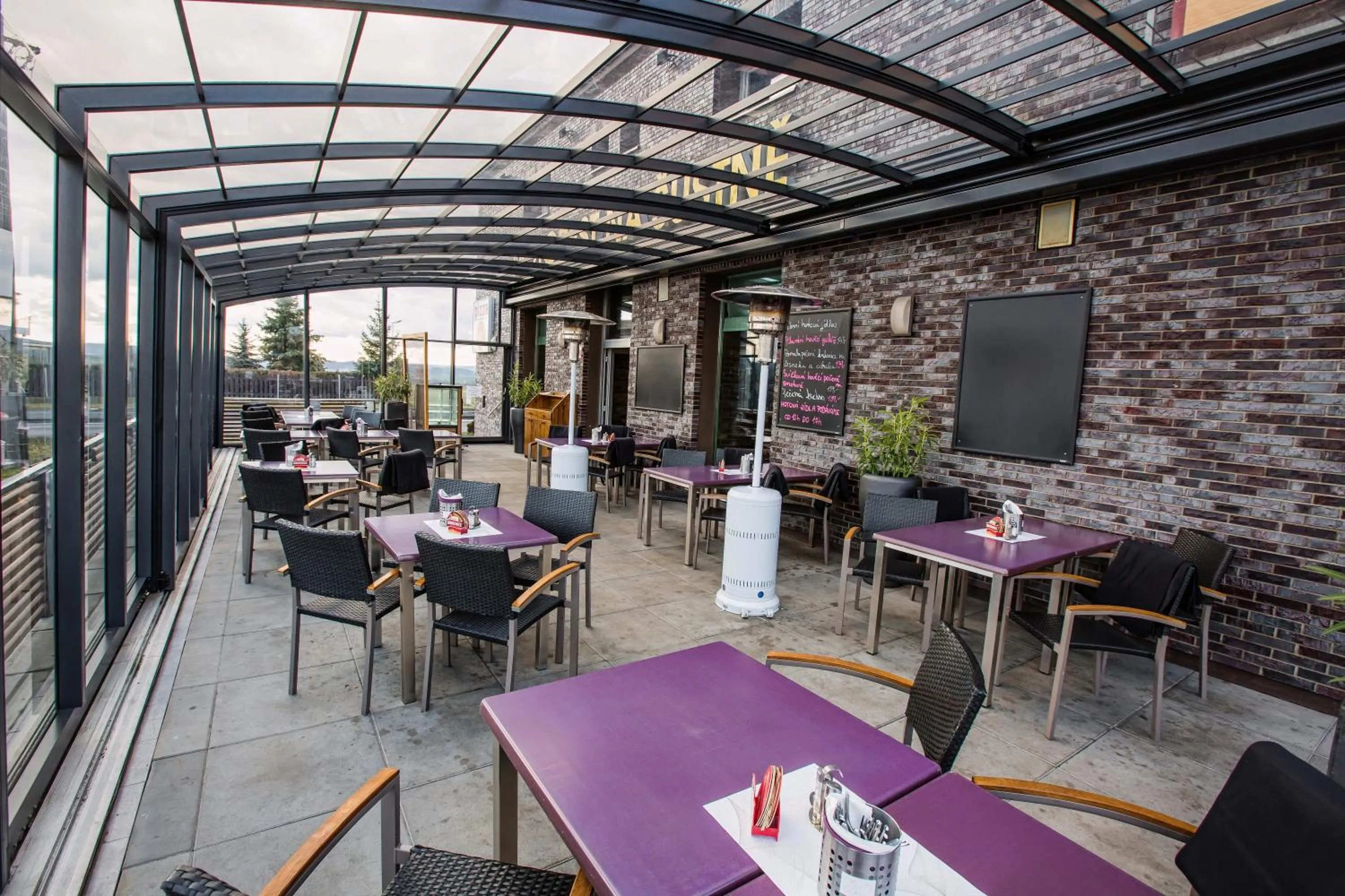 Restaurant/places to eat in Hotel Na Šustně