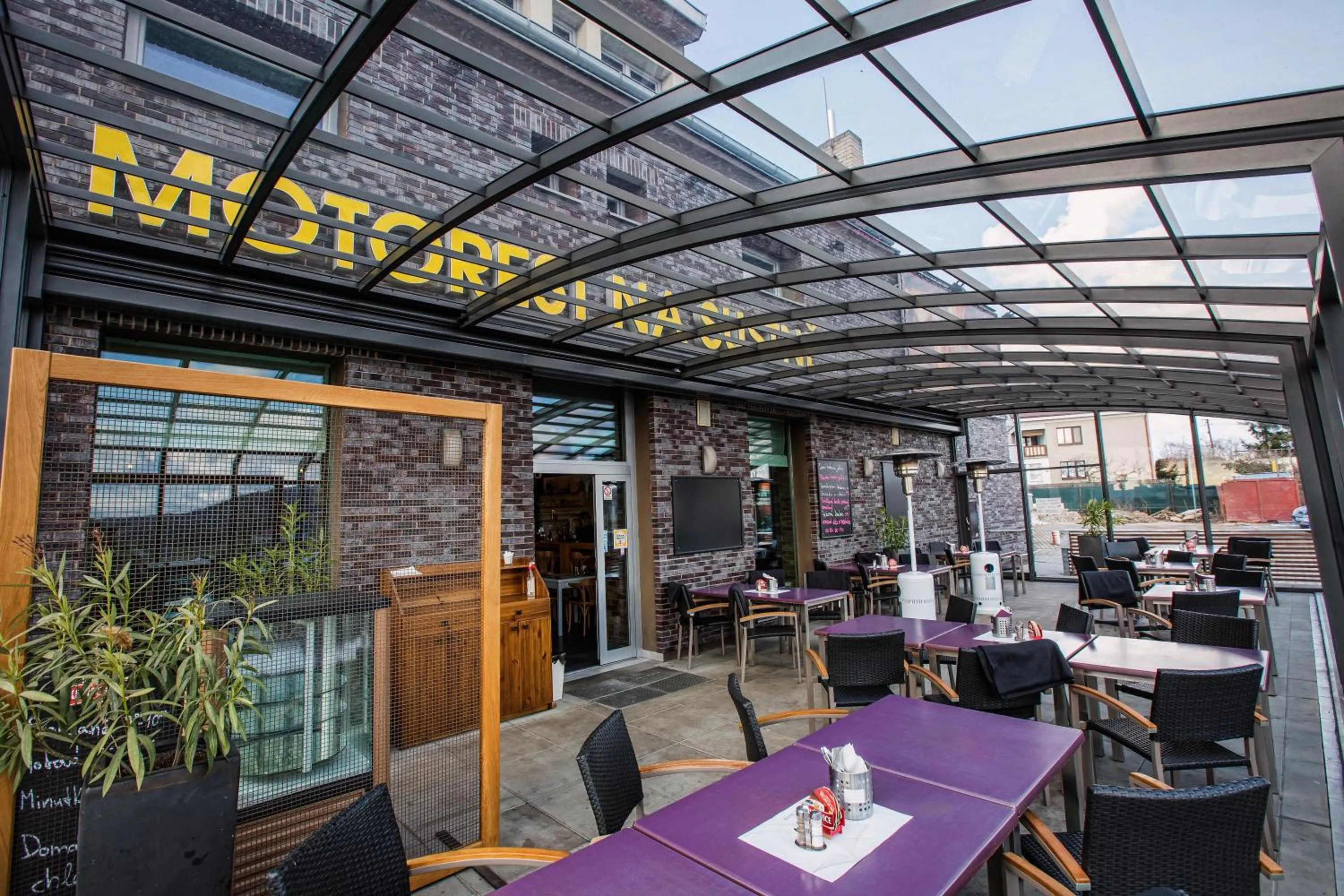 Restaurant/places to eat in Hotel Na Šustně