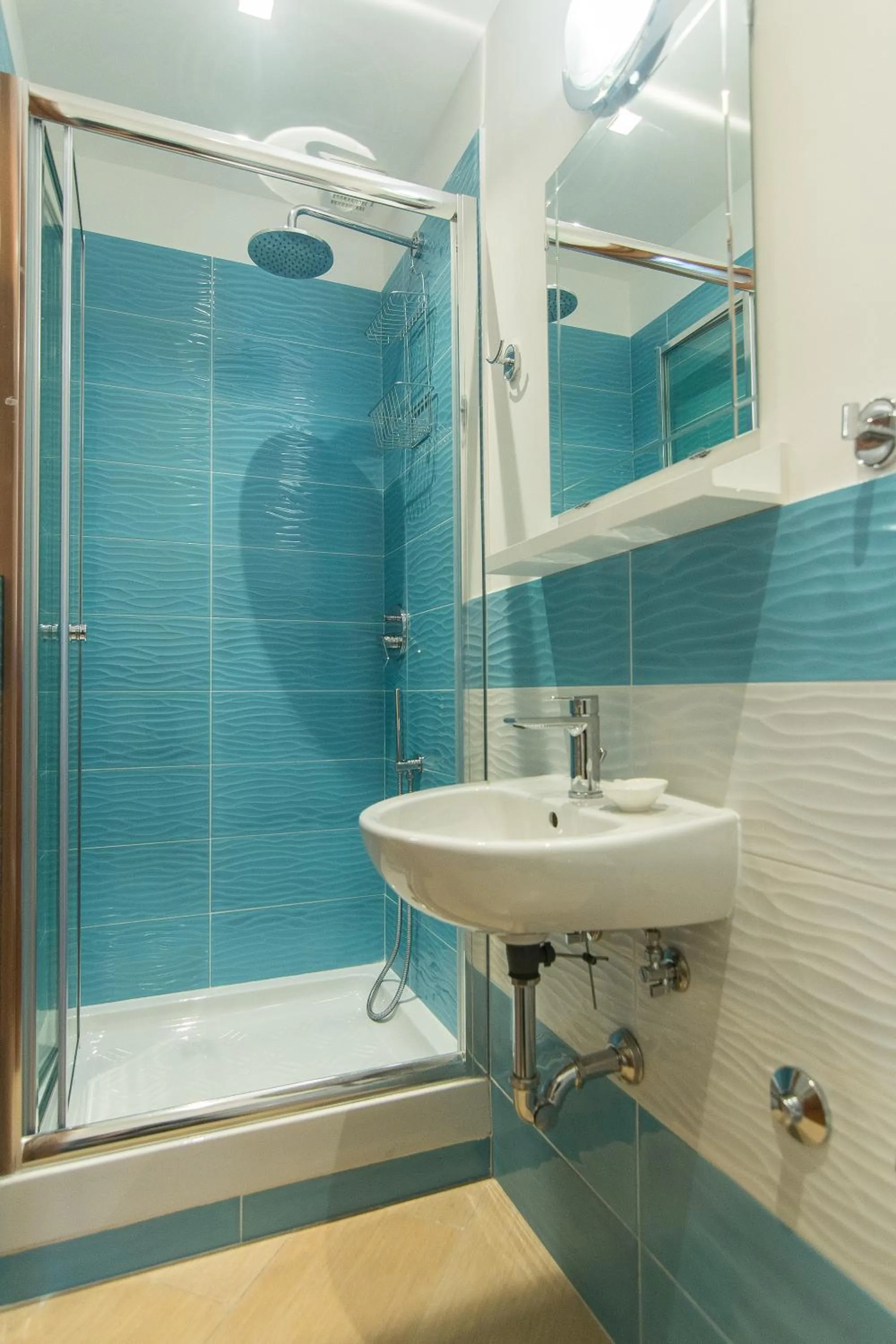 Shower in B&B Sotto un Tetto