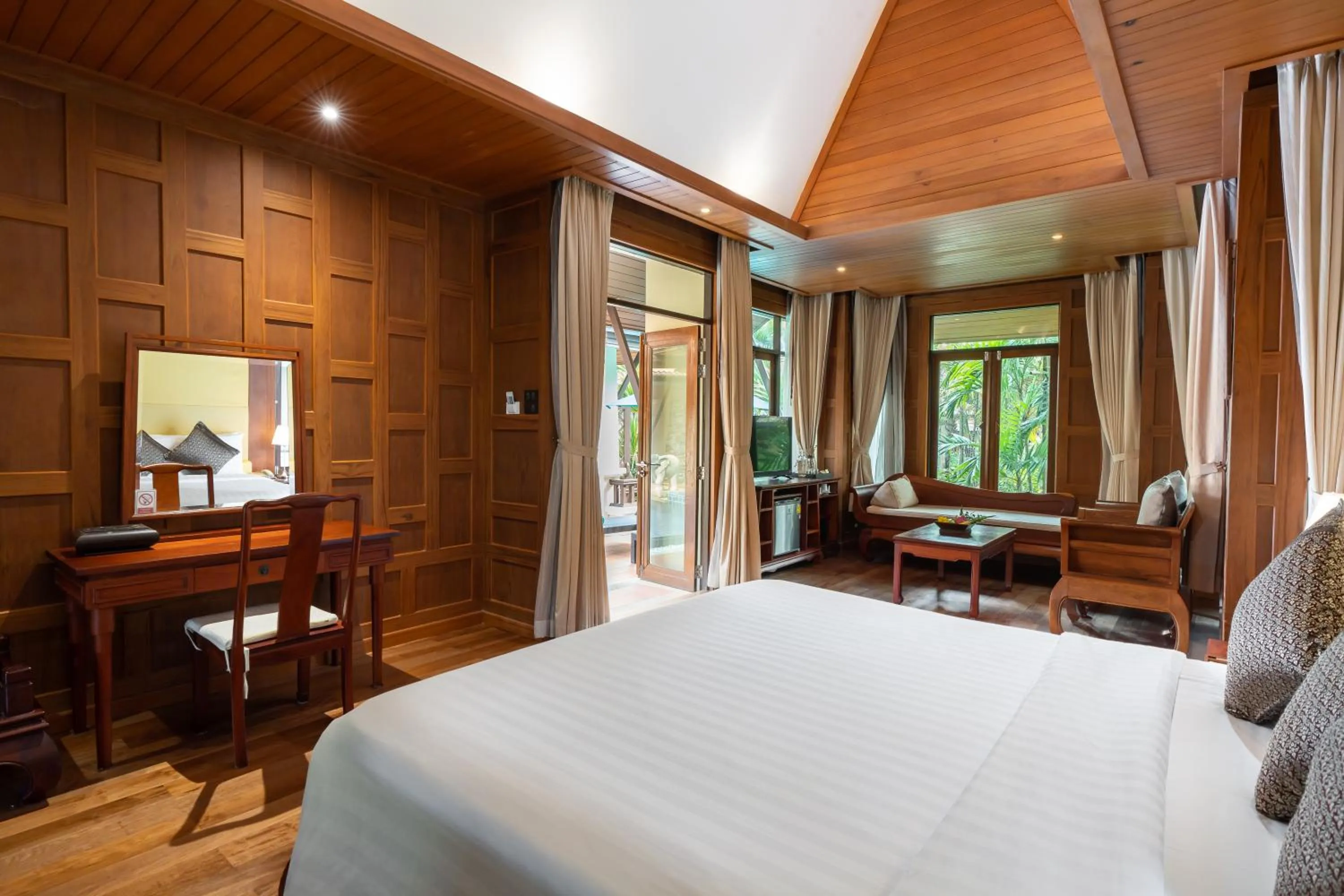 Photo of the whole room, Bed in Koh Chang Paradise Resort & Spa