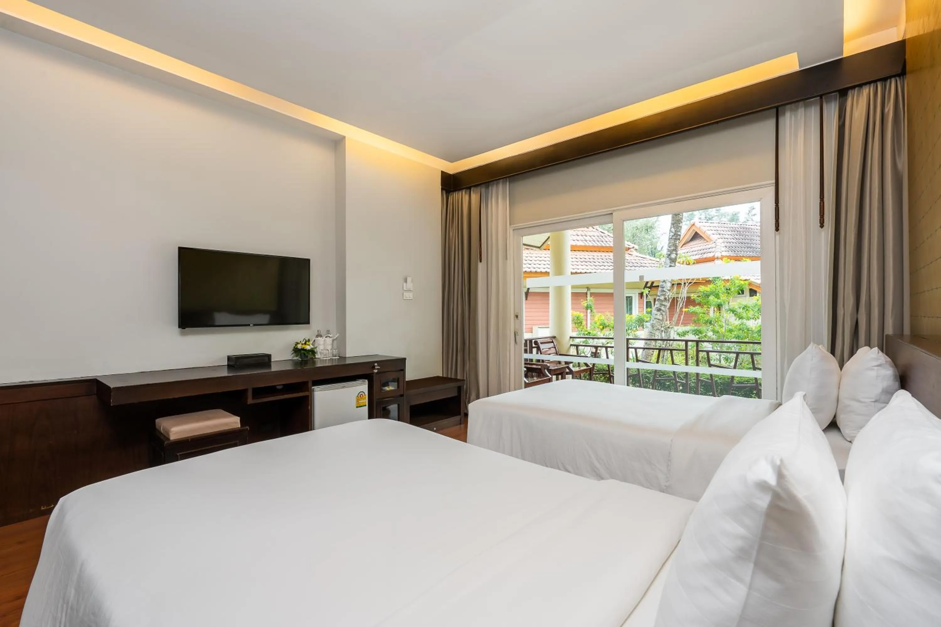 Photo of the whole room, Bed in Koh Chang Paradise Resort & Spa