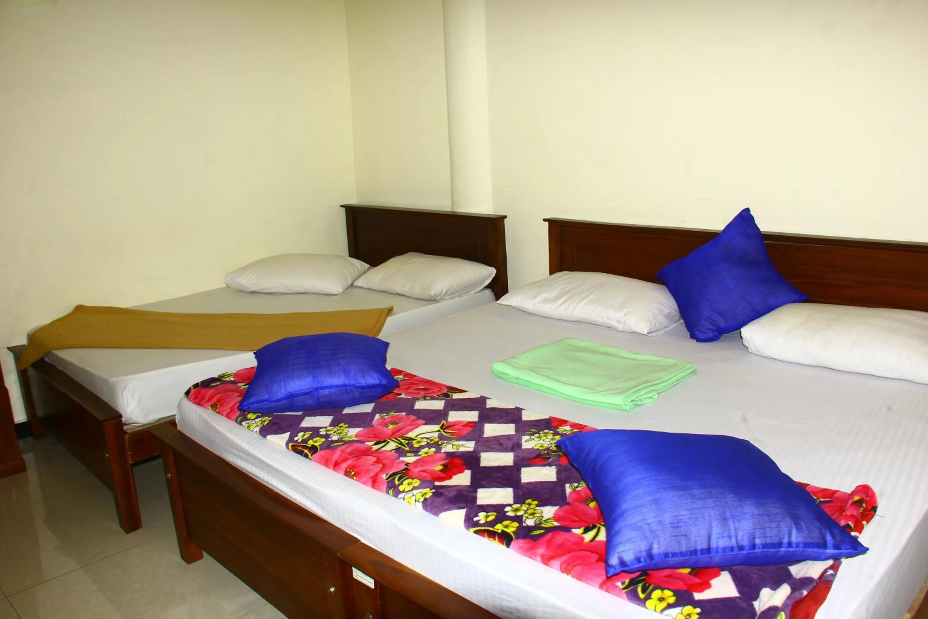 Bed in Ayos Hill Adam's Peak Free Shuttle