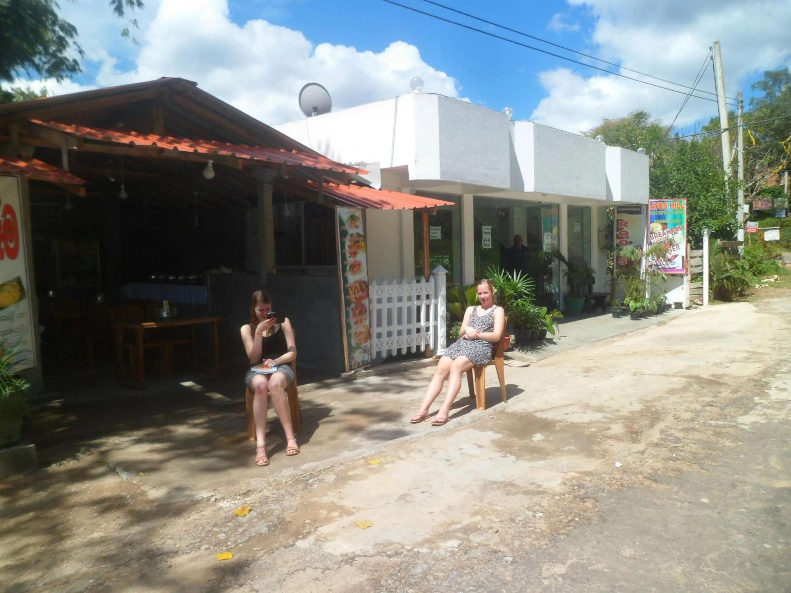 Patio in Ayos Hill Adam's Peak Free Shuttle