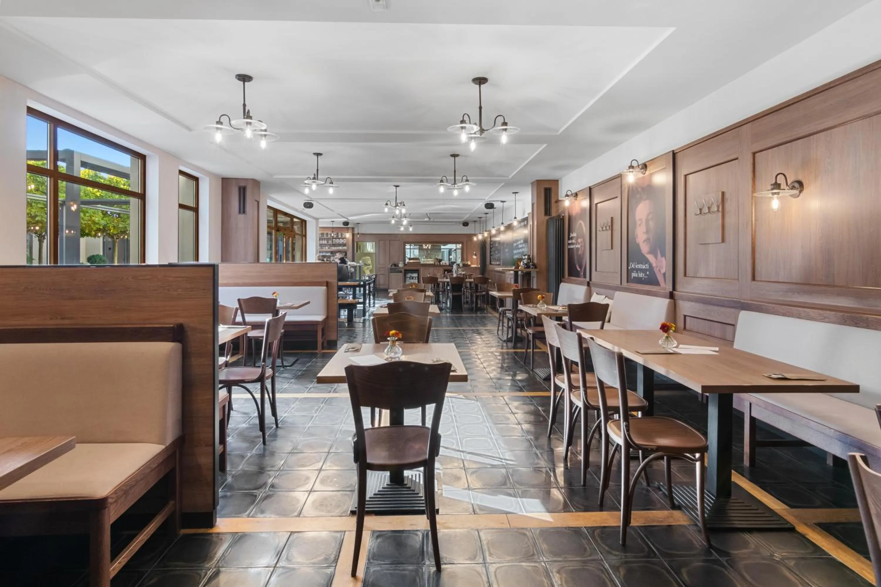 Restaurant/places to eat in Penzion Na Náměstí