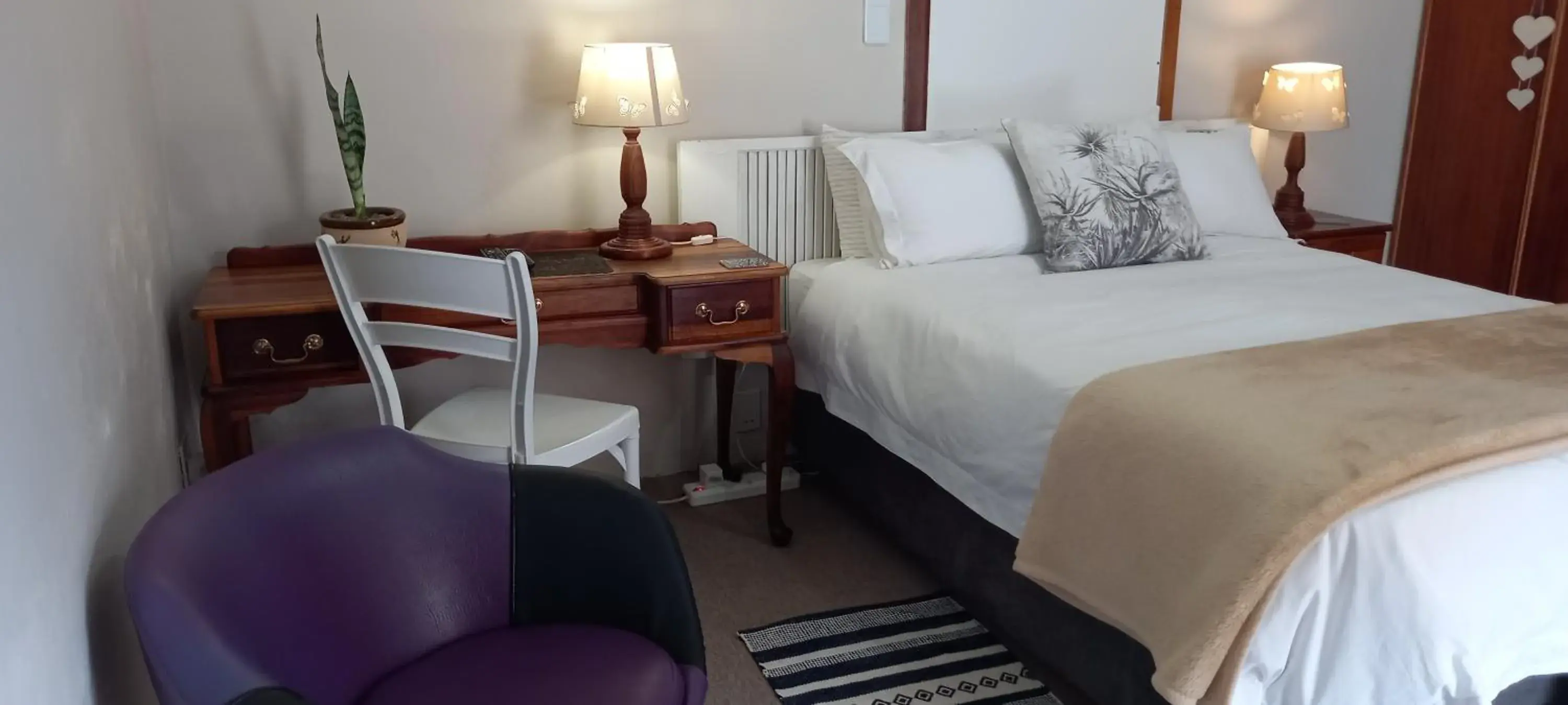 Standard Double Room in Altenburgh Accommodation - Apartments Standard Double Room in Altenburgh Accommodation - Apartments