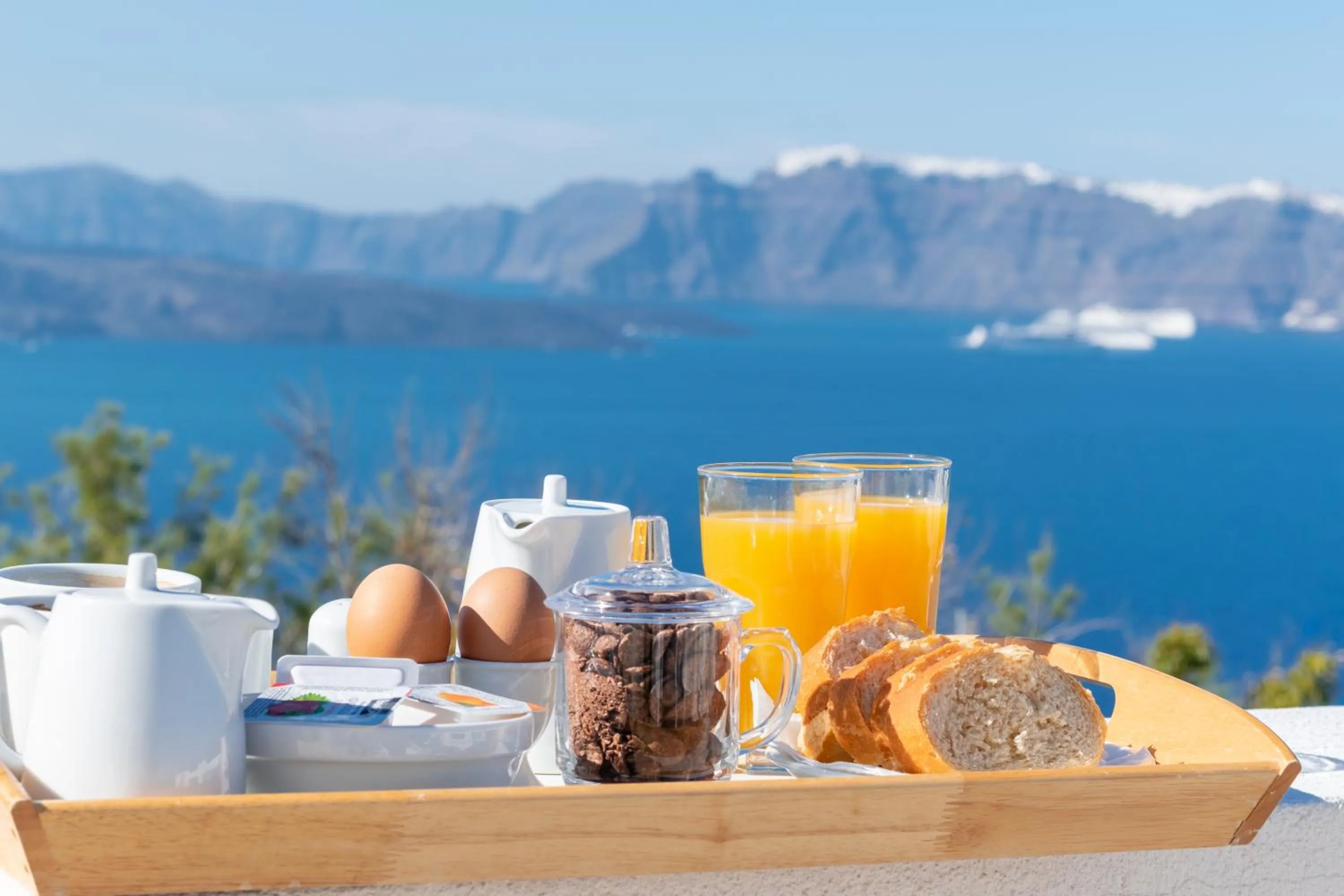 Breakfast in Akrotiri Apartments