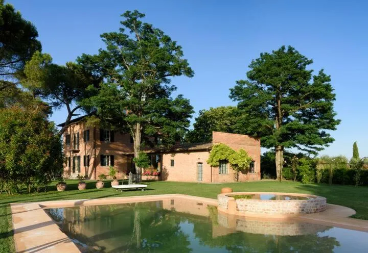 Swimming pool in Relais Montemaggiore