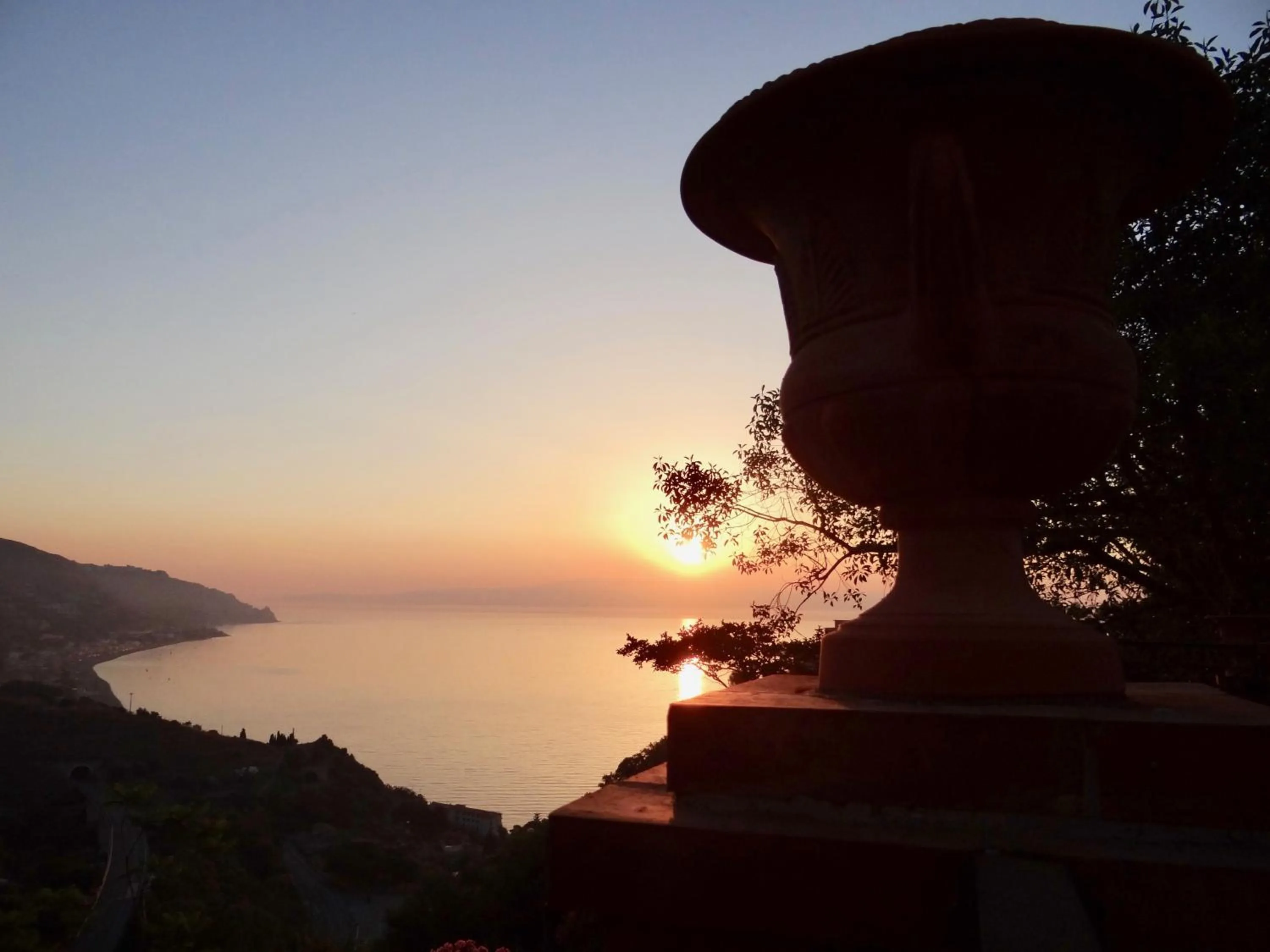 Sunrise in La cage aux folles B&B