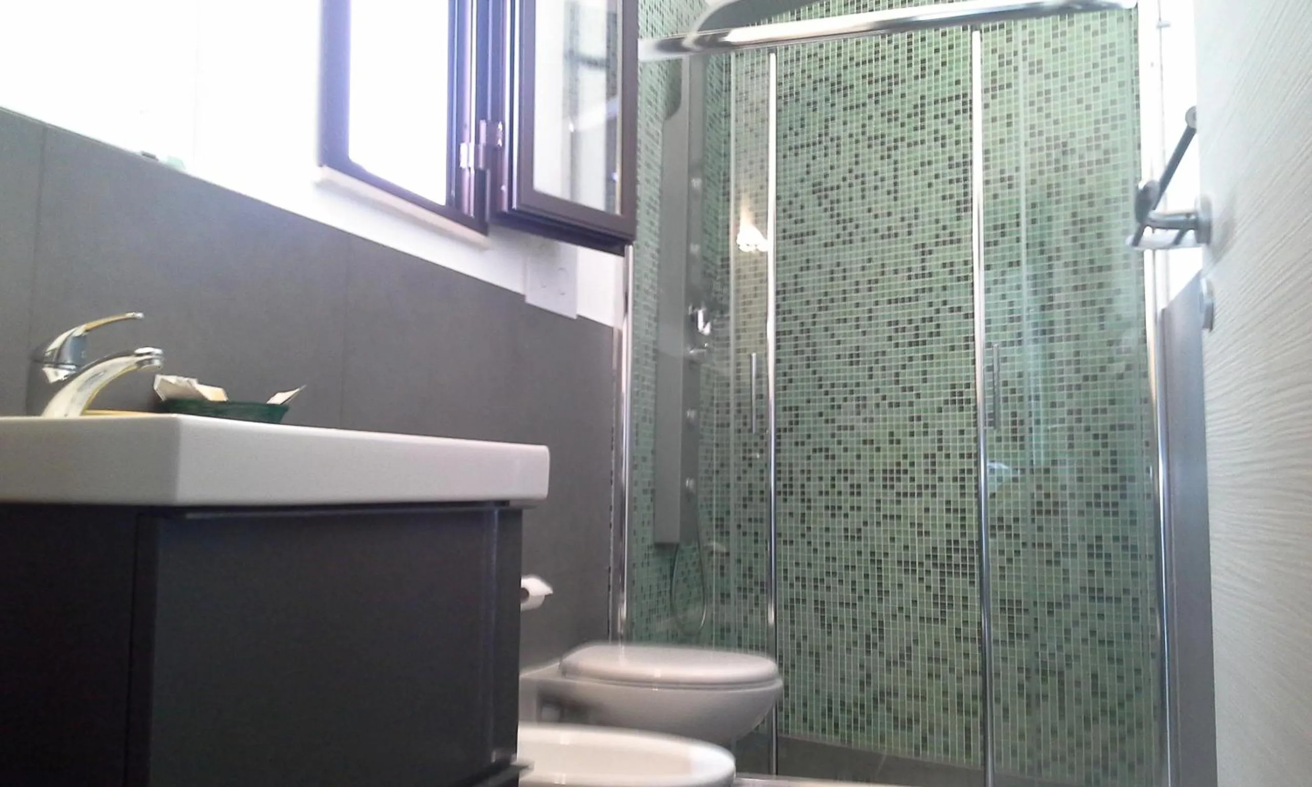 Bathroom in La cage aux folles B&B