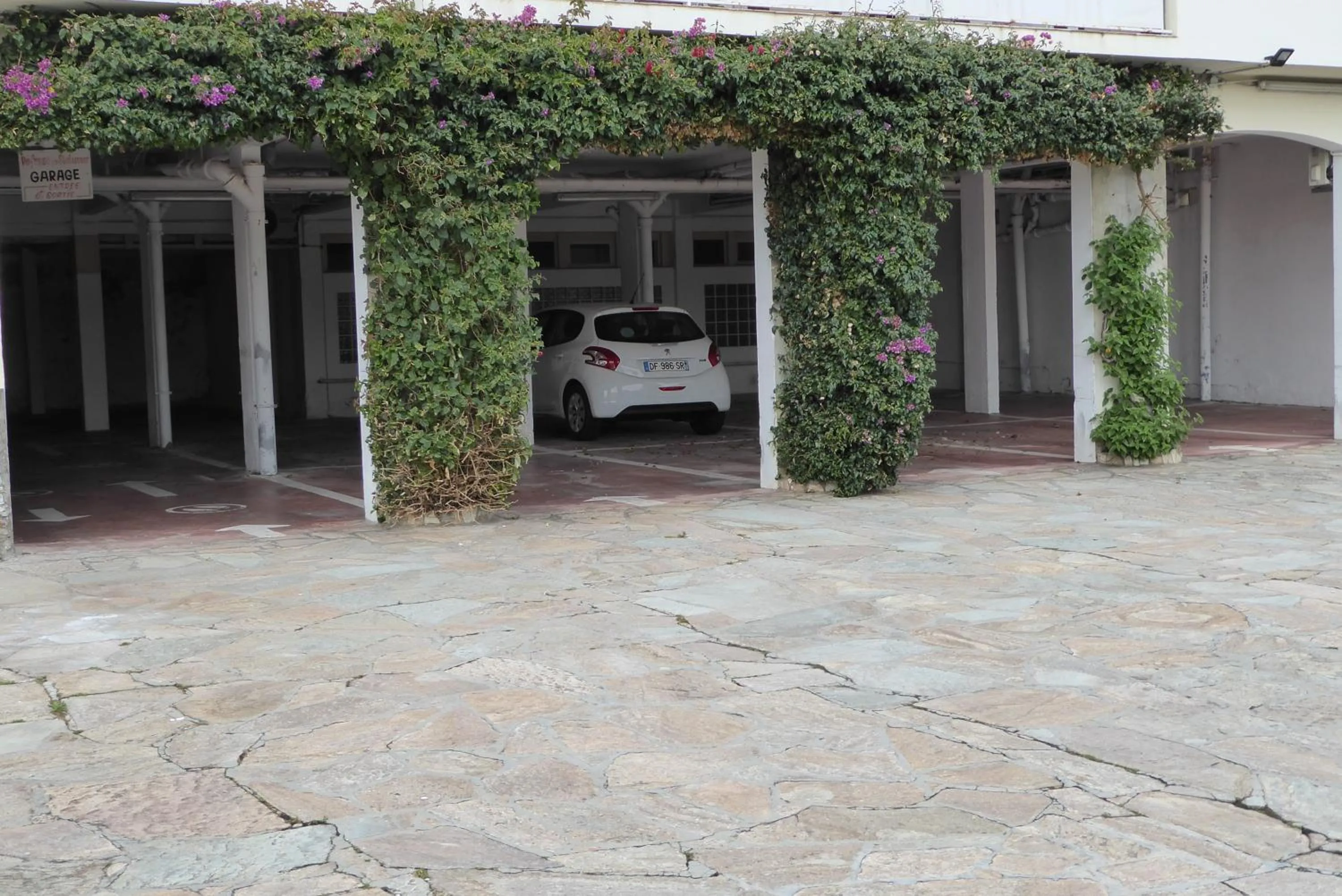 Decorative detail in Hotel Cyrnea