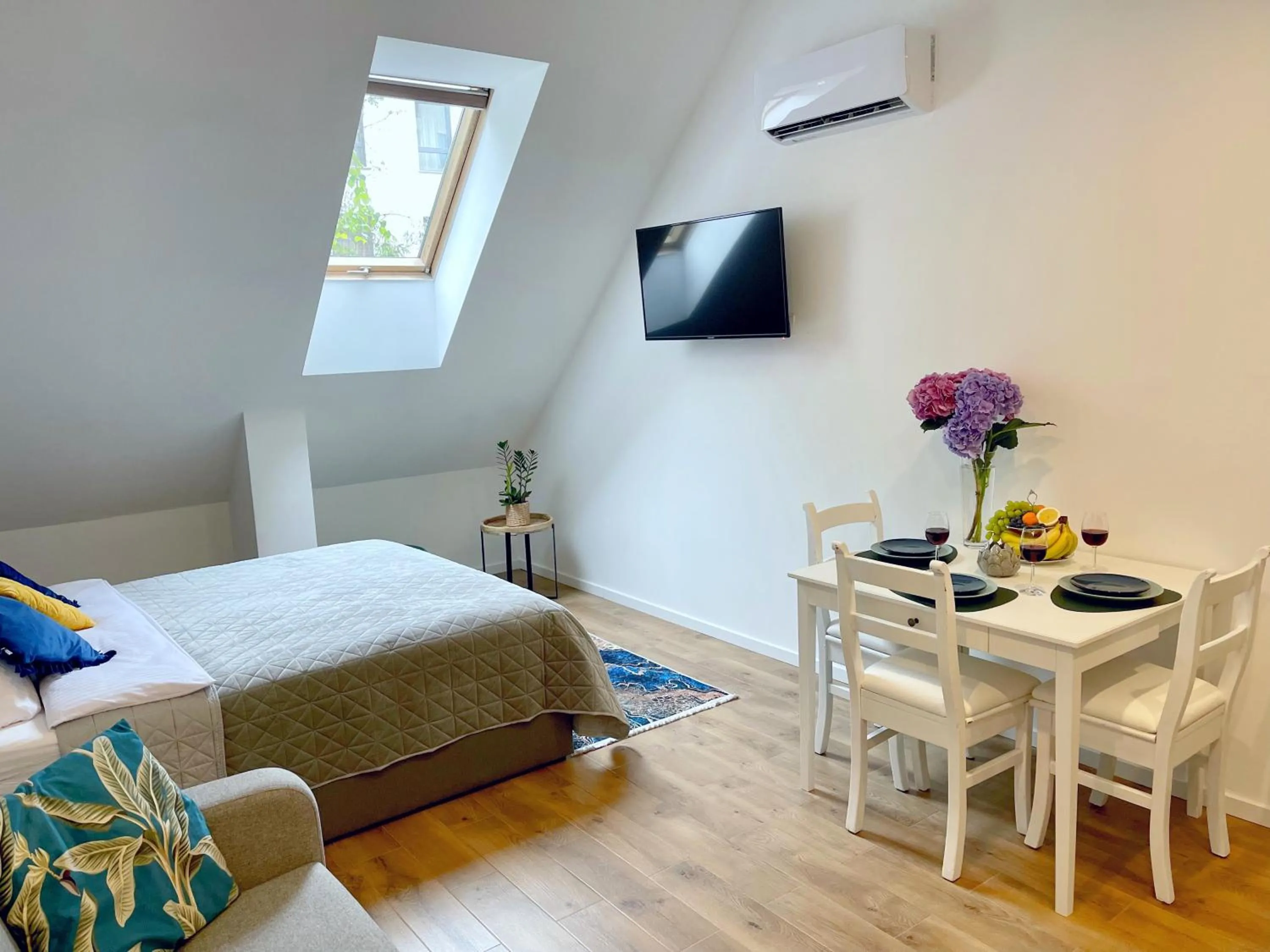 Seating area, Bed in Galeria Italiana Apartments