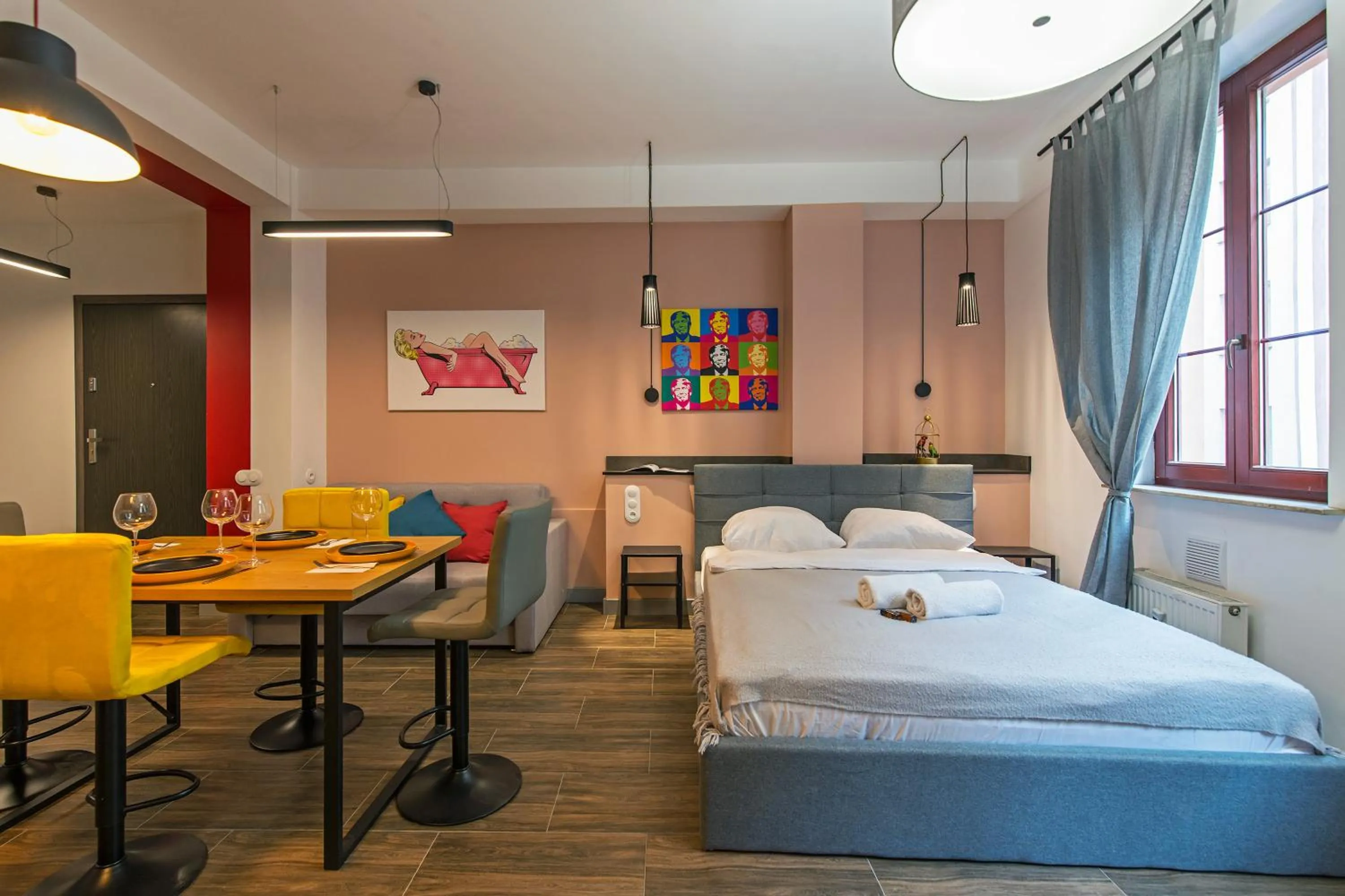 Communal lounge/ TV room, Bed in Galeria Italiana Apartments