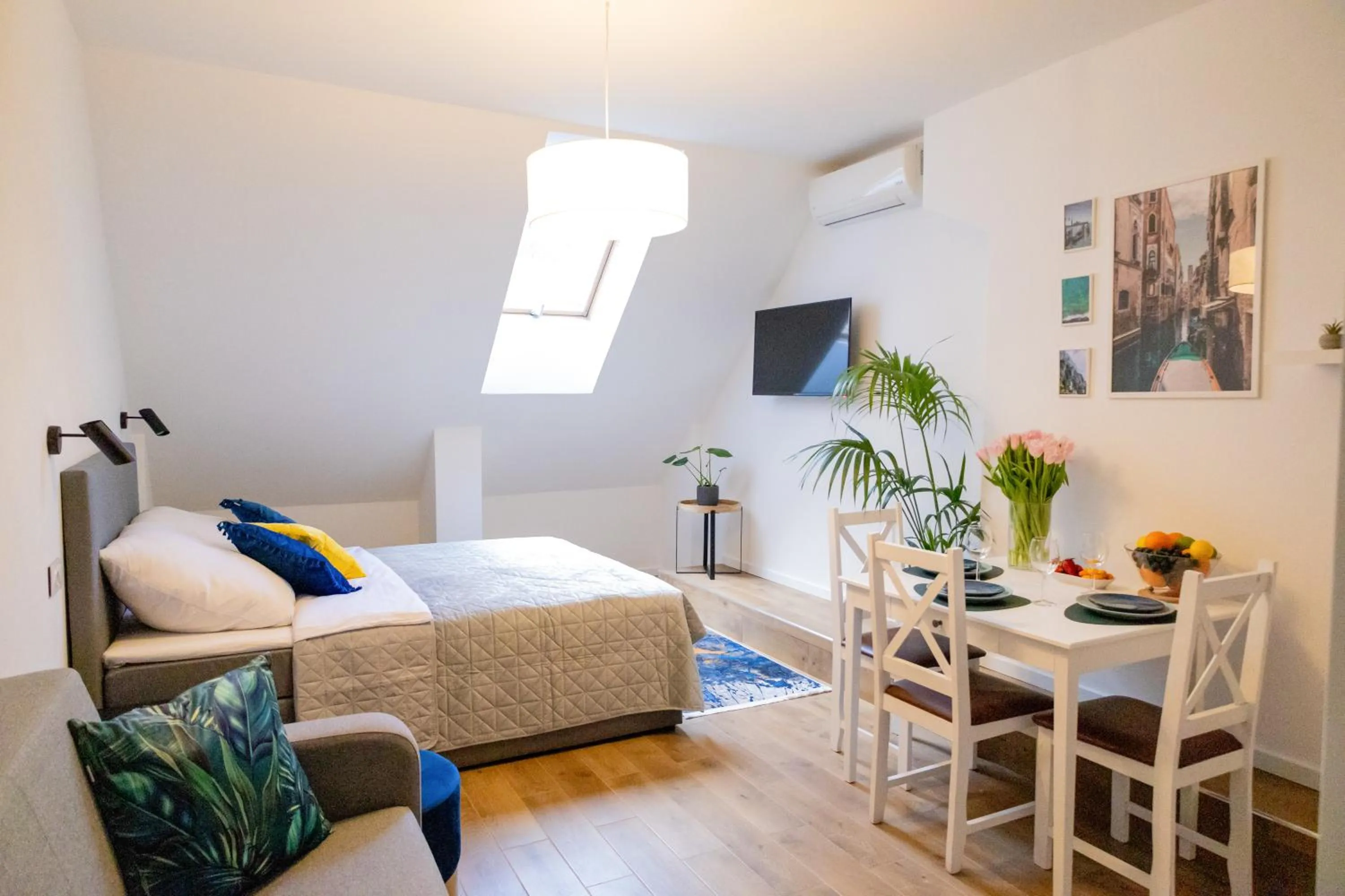 Photo of the whole room, Bed in Galeria Italiana Apartments