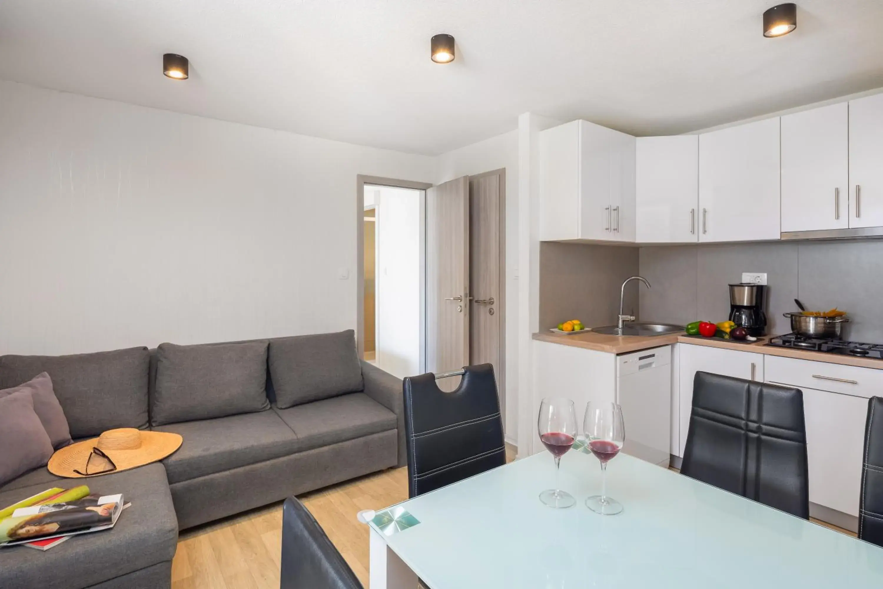 Relax Premium Three-Bedroom Mobile Home with Whirlpool and Terrace in Mobile Homes Camp Galeb Relax Premium Three-Bedroom Mobile Home with Whirlpool and Terrace in Mobile Homes Camp Galeb