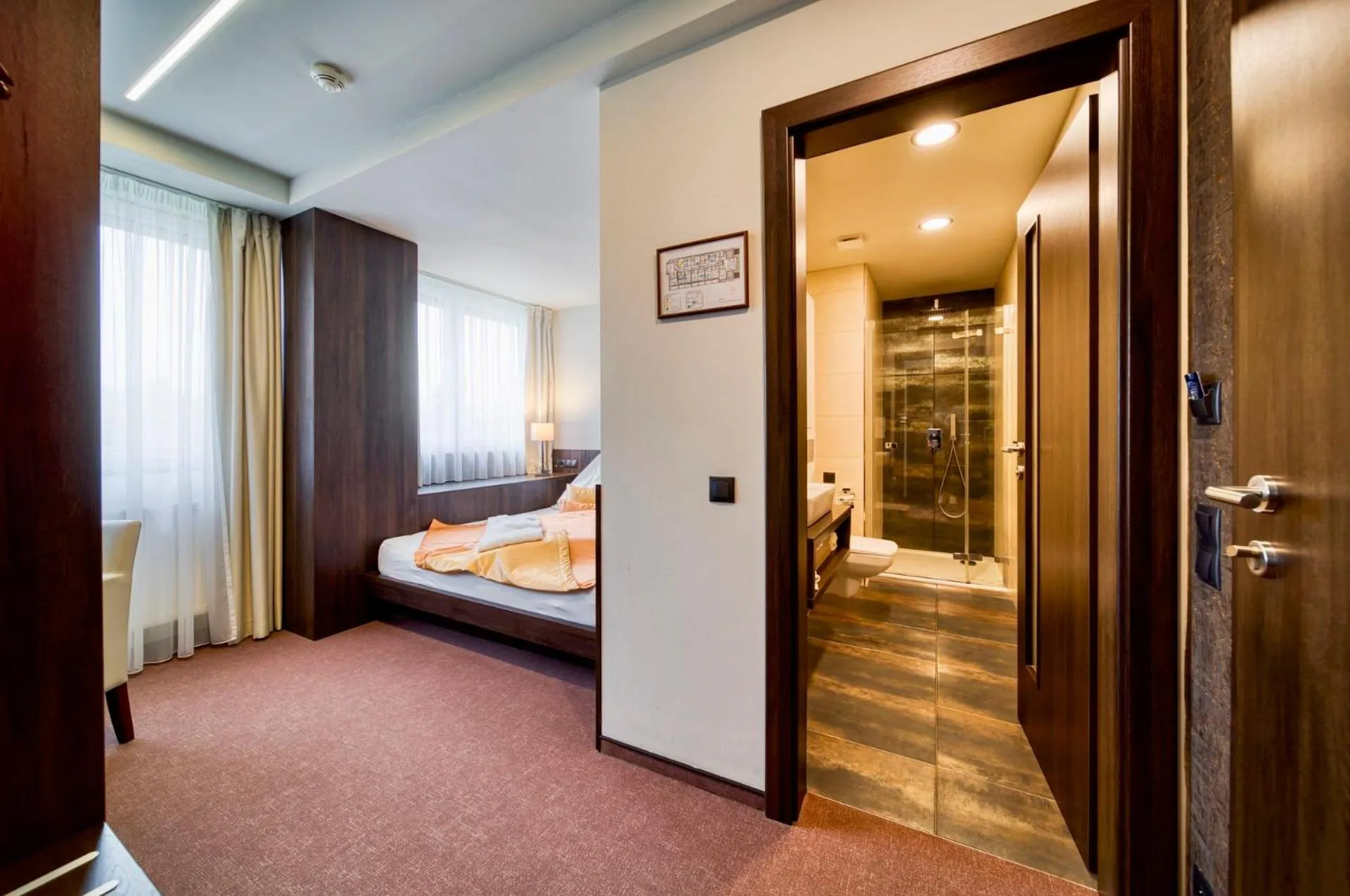 Shower, Bed in Horizont Resort