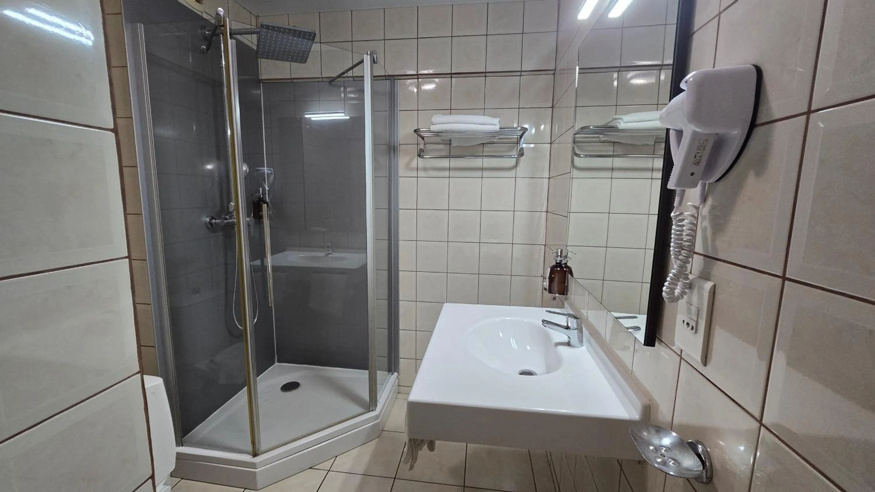 Shower in Central Hotel Cayenne