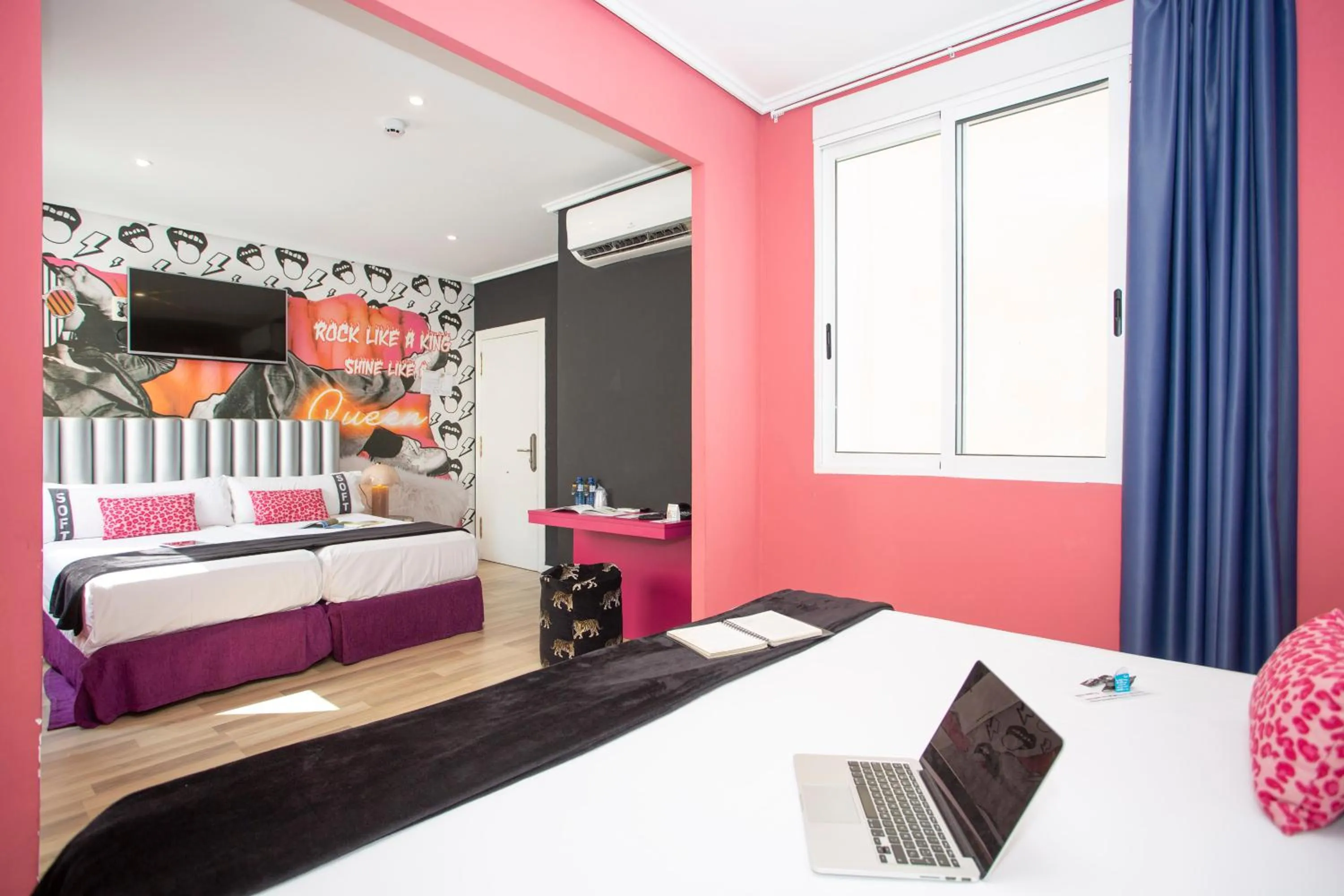 Photo of the whole room, Bed in Casual Vintage Valencia