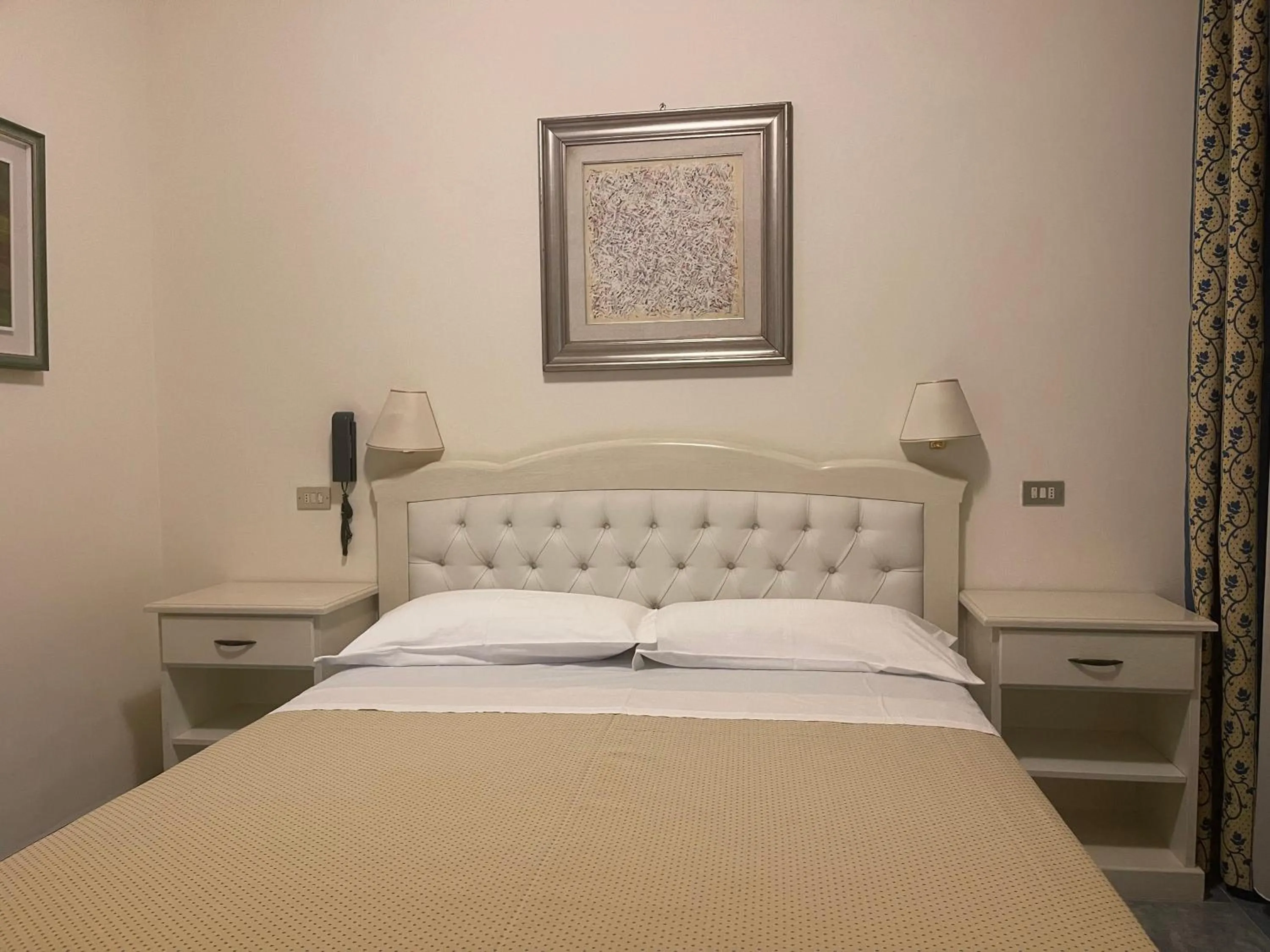 Bed in Hotel Ariella