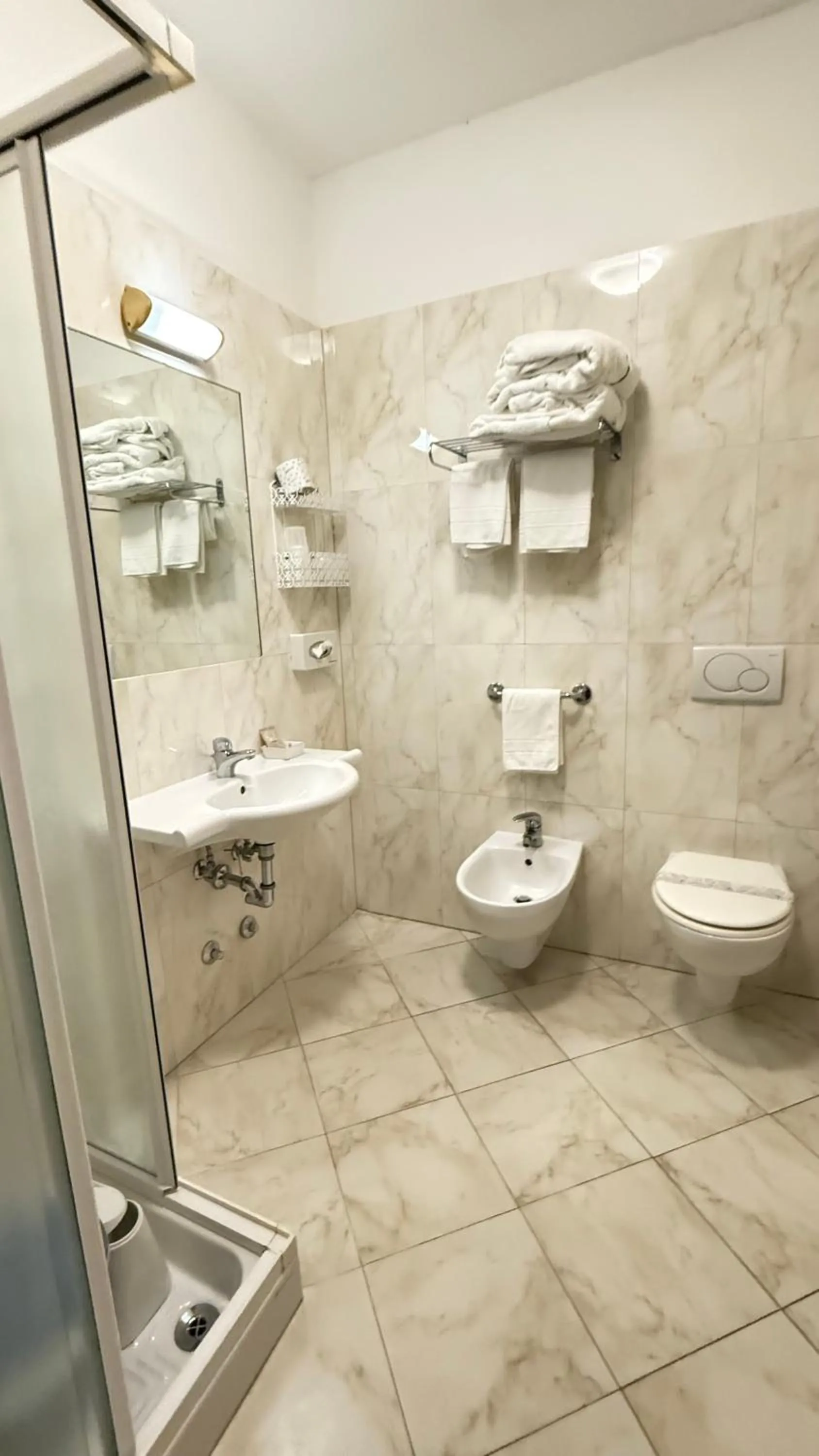 Bathroom in Hotel Ariella