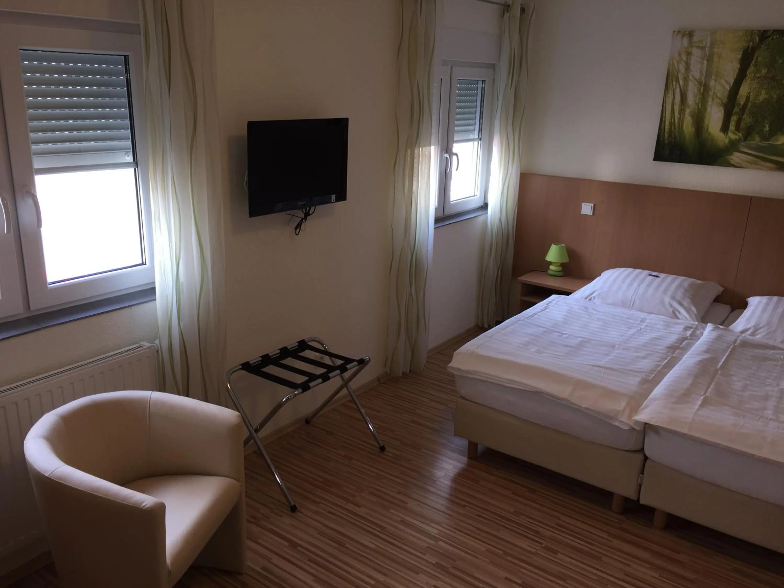 Photo of the whole room, Bed in Pension im Wirtshaus Himberg