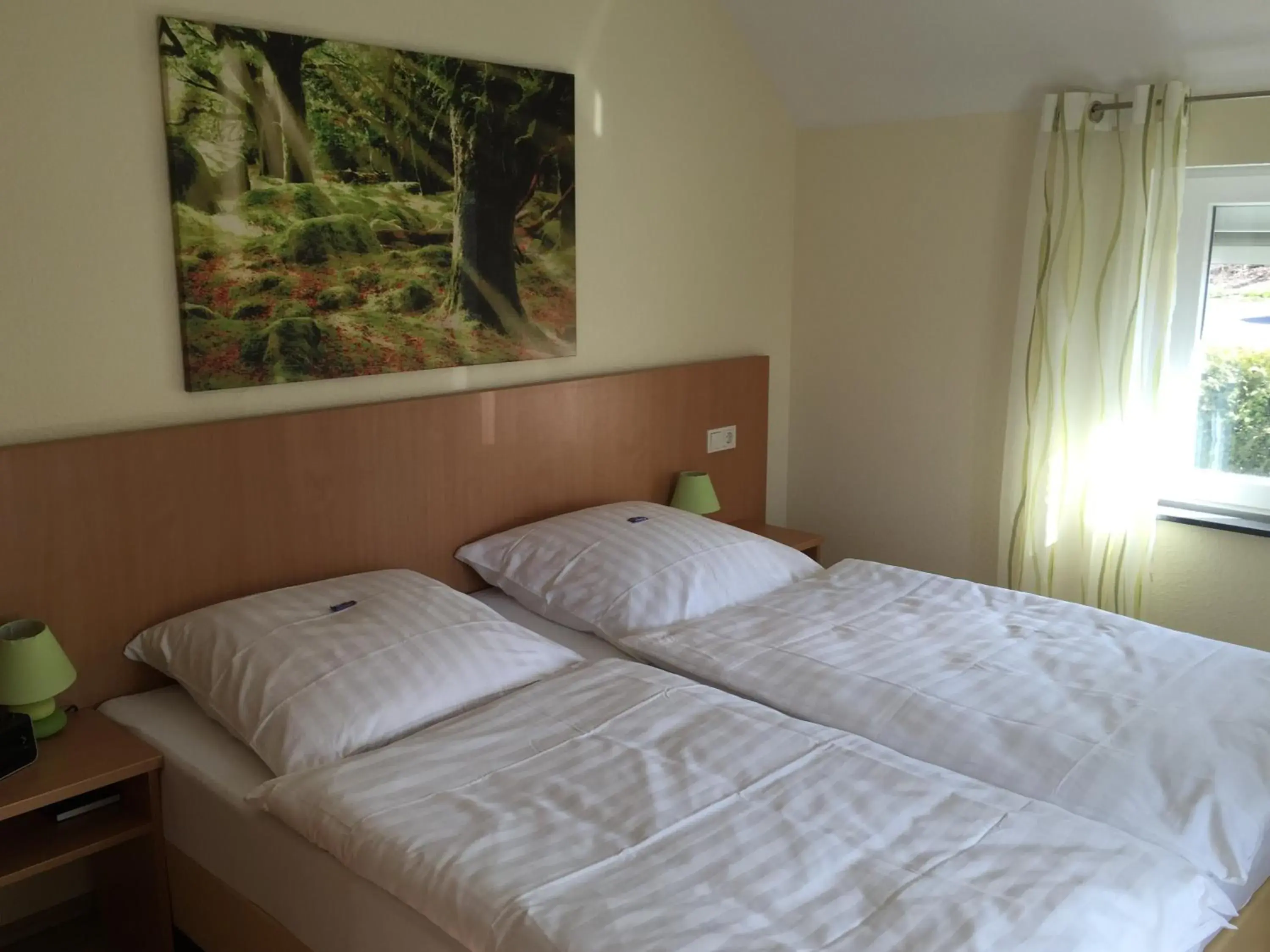 Double or Twin Room with Extra Bed - single occupancy in Pension im Wirtshaus Himberg Double or Twin Room with Extra Bed - single occupancy in Pension im Wirtshaus Himberg