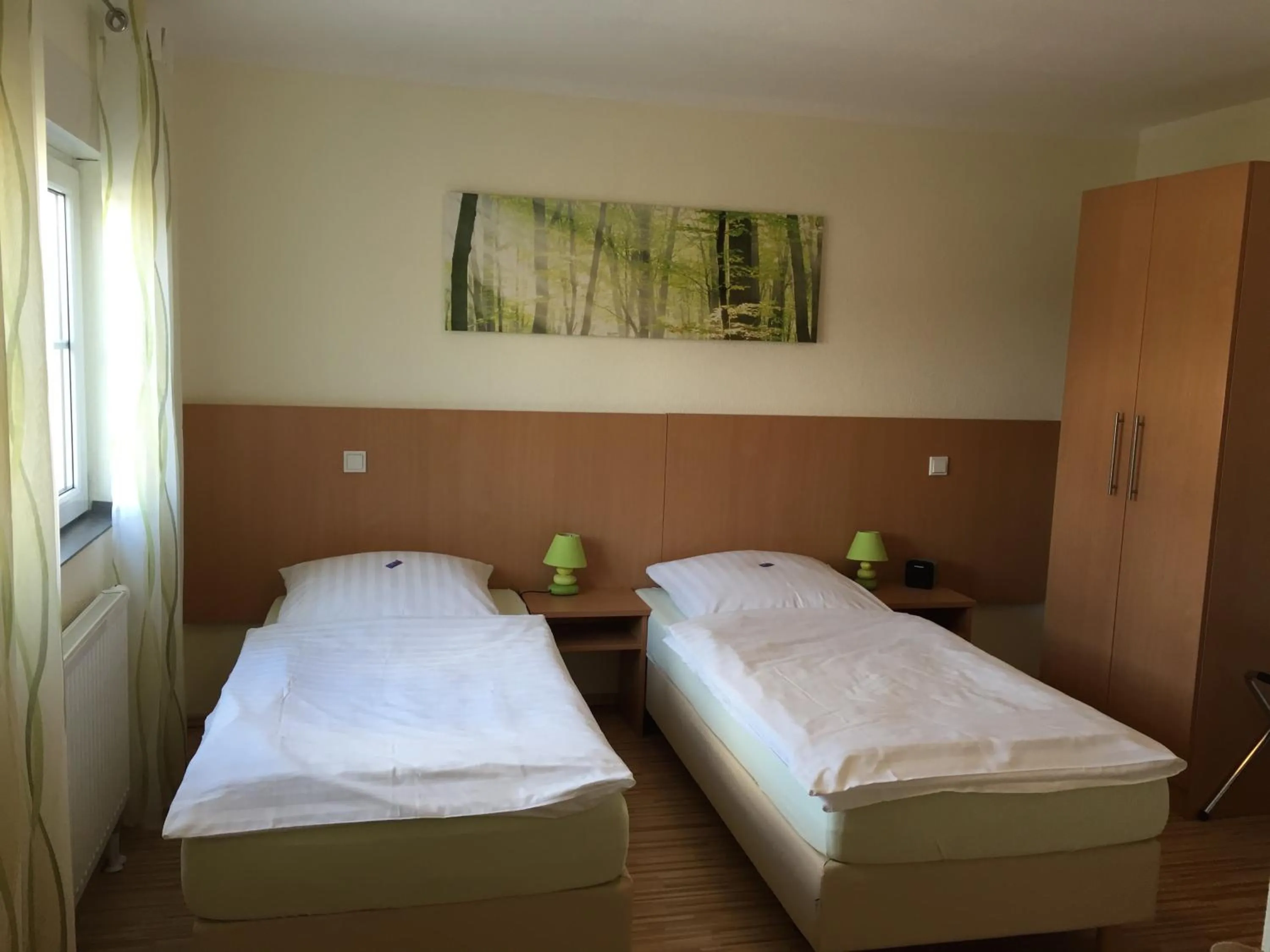 Photo of the whole room, Bed in Pension im Wirtshaus Himberg