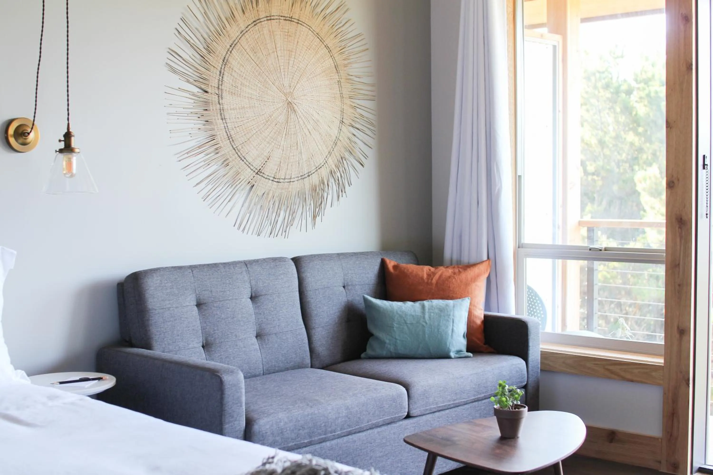 Seating area, Bed in Inn at Discovery Coast