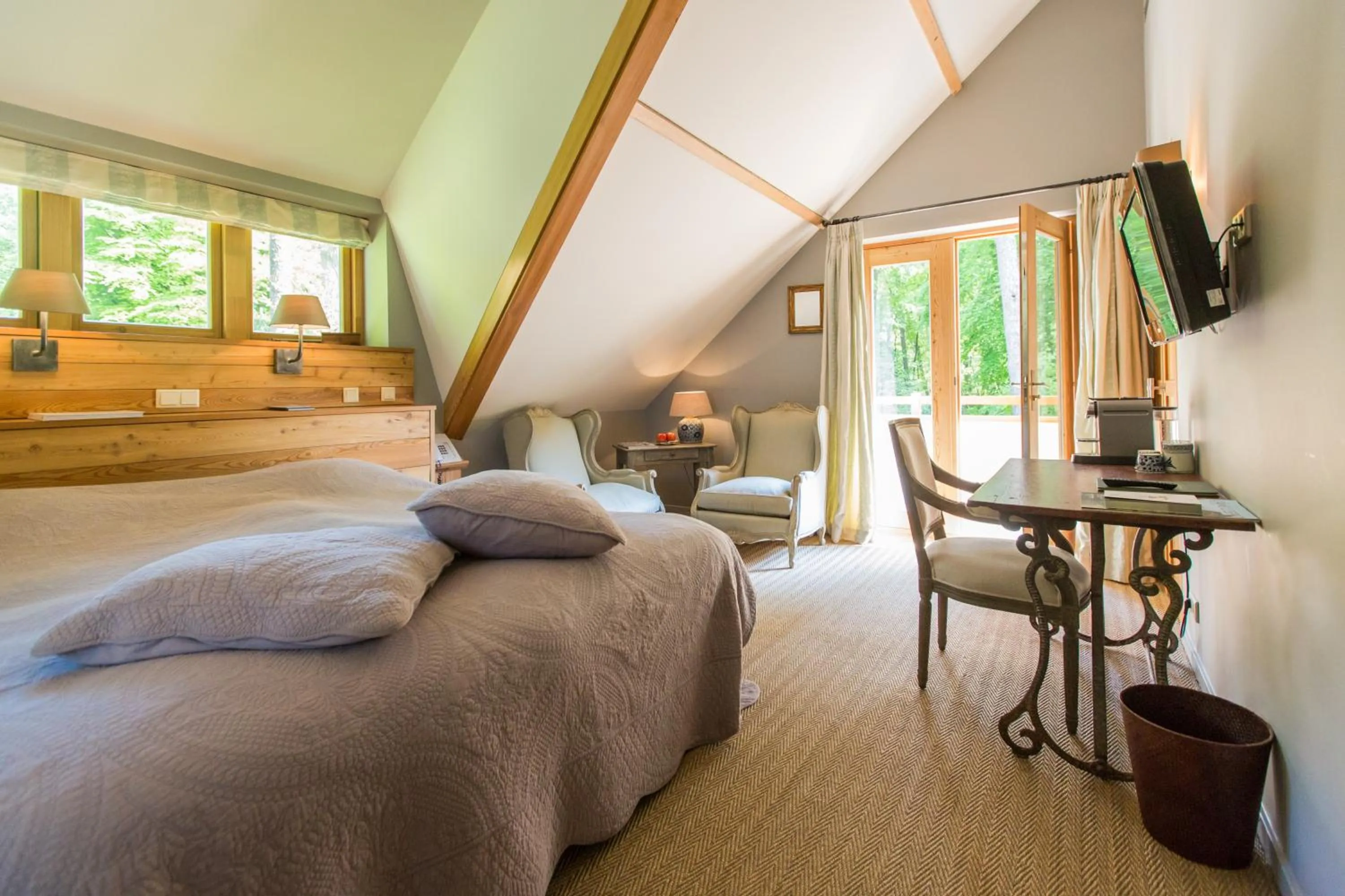 Balcony/Terrace, Bed in Relais & Chateaux Hotel Landgoed Het Roode Koper