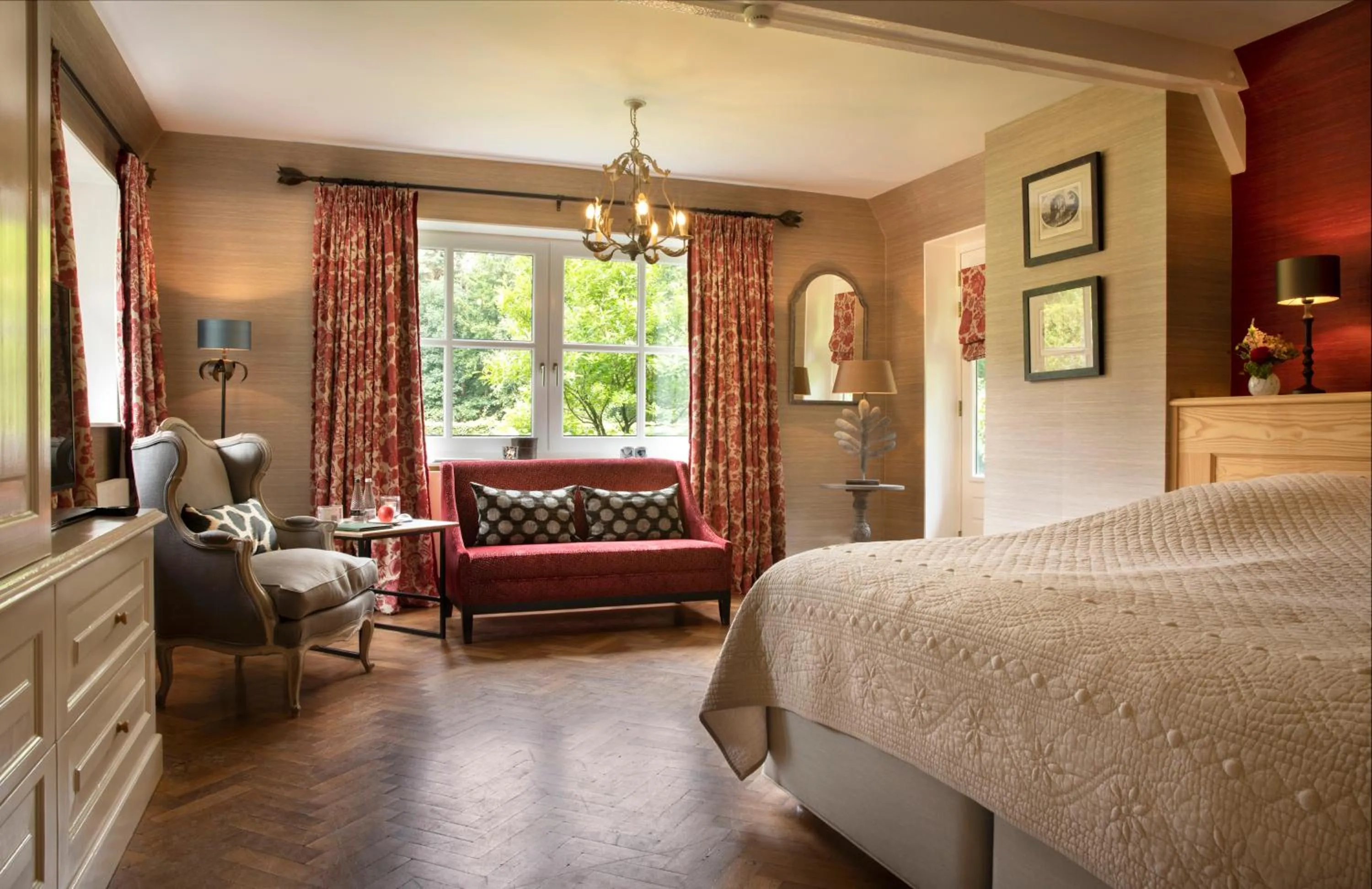 Photo of the whole room, Bed in Relais & Chateaux Hotel Landgoed Het Roode Koper