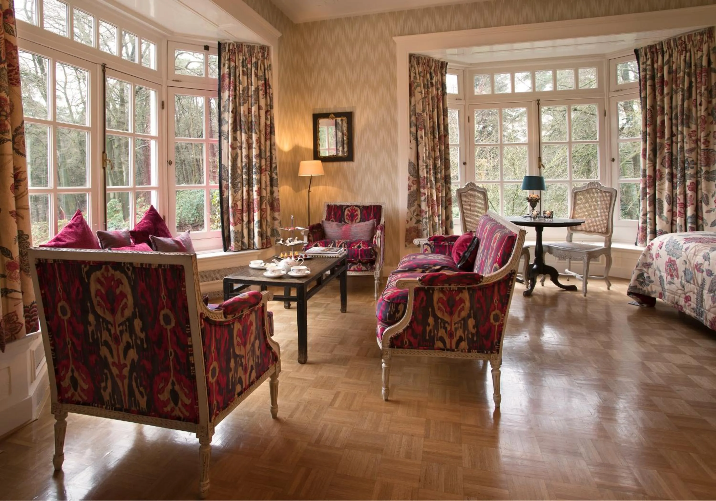 Seating area, Bed in Relais & Chateaux Hotel Landgoed Het Roode Koper