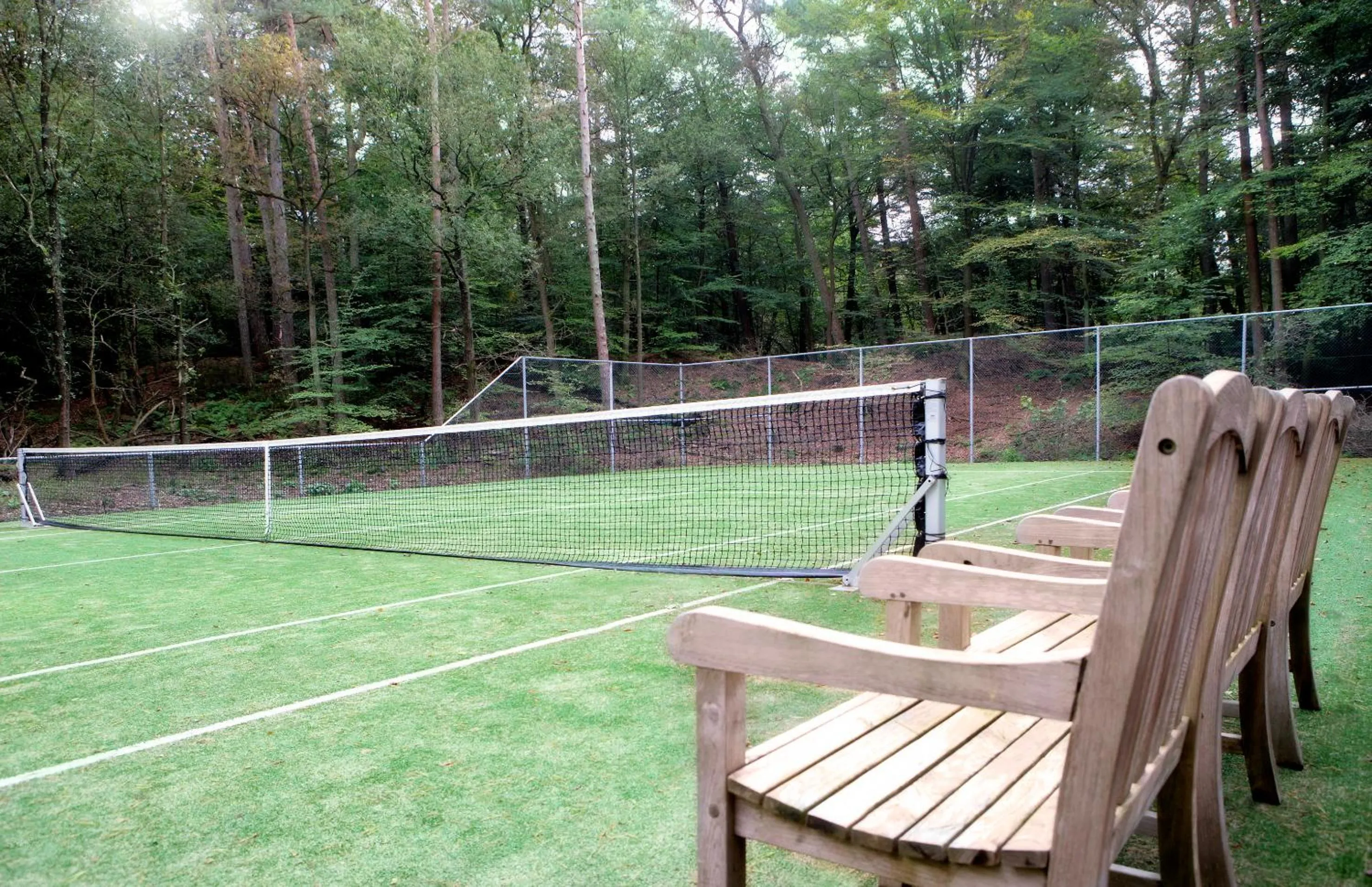 Tennis court in Relais & Chateaux Hotel Landgoed Het Roode Koper