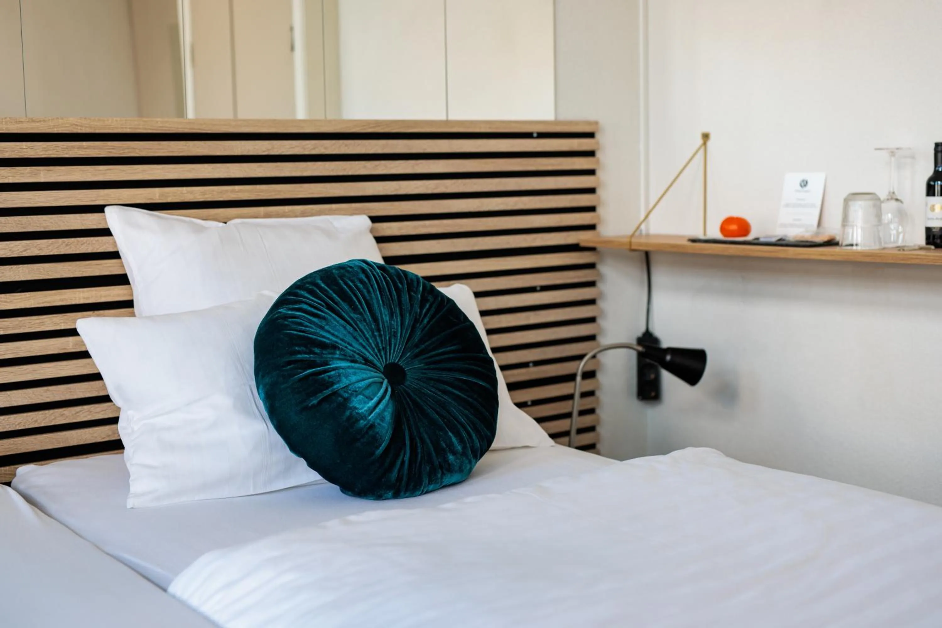 Bedroom, Bed in Hotel Auberge Nassau