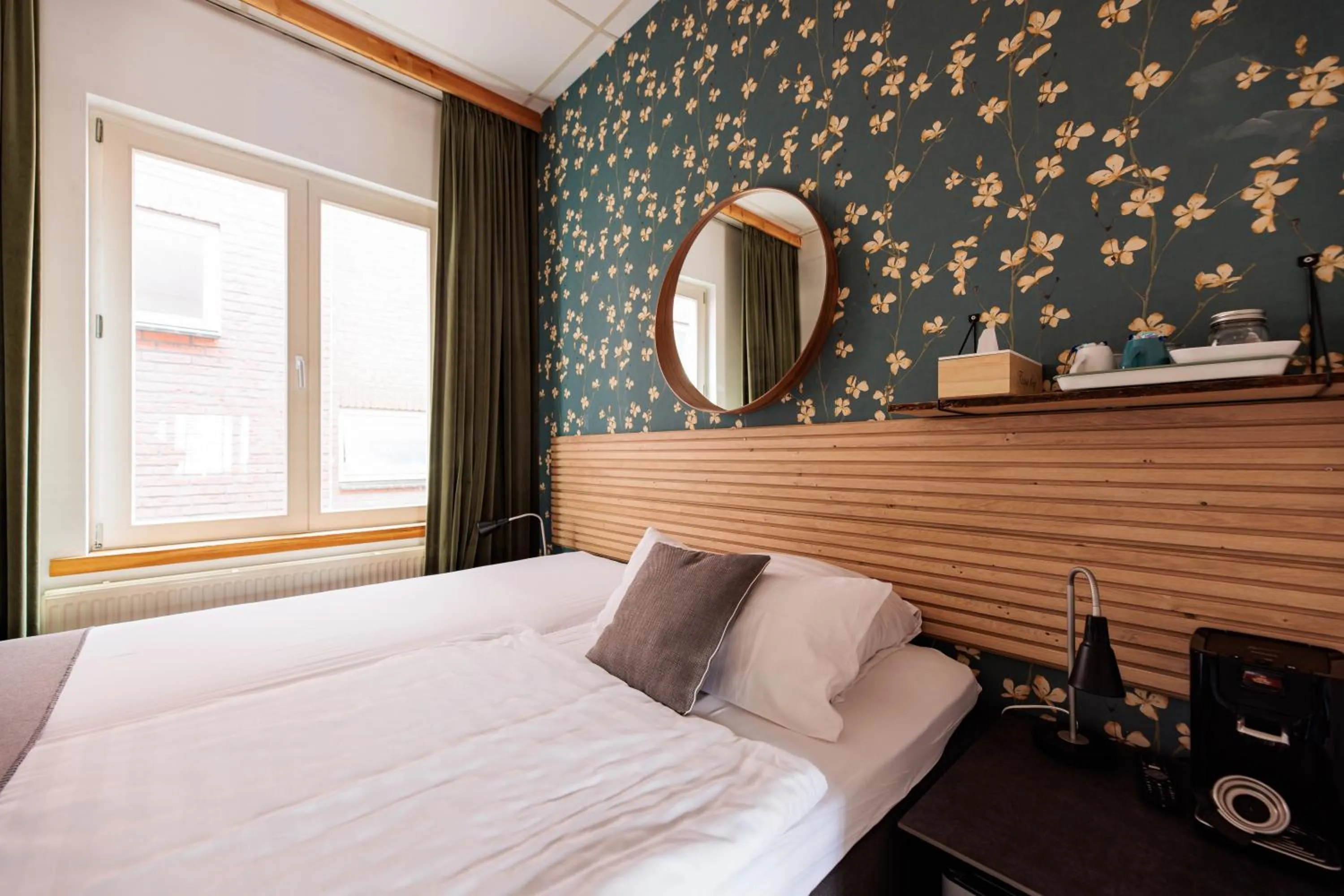 Bedroom, Bed in Hotel Auberge Nassau