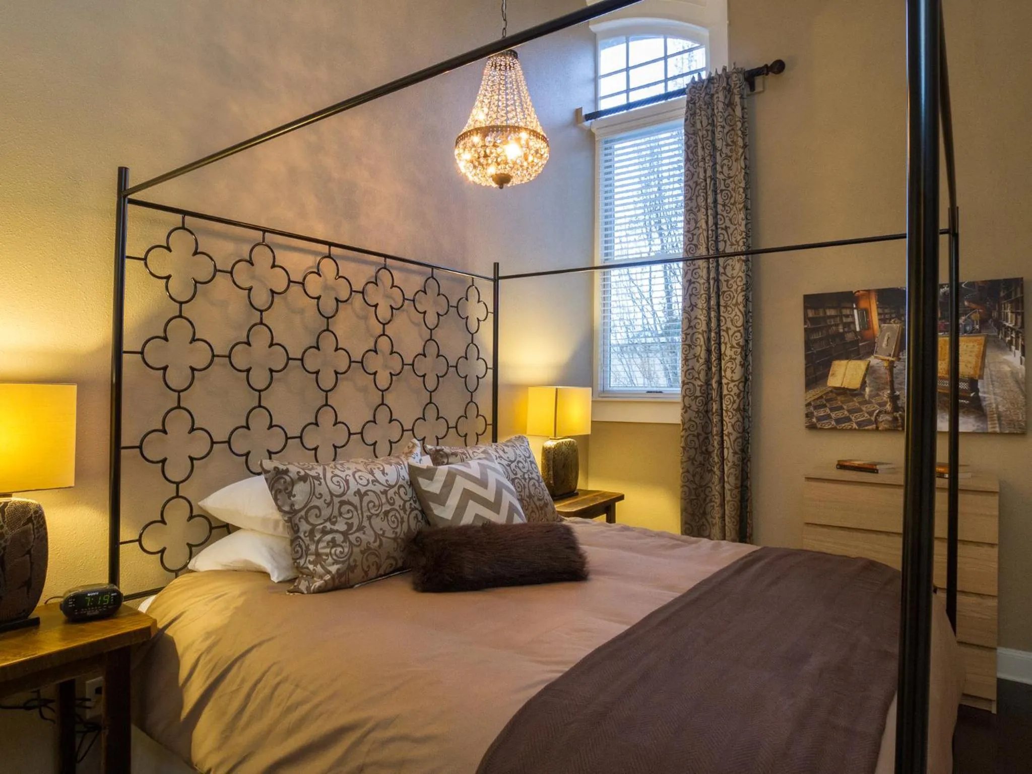 Bedroom, Bed in 3rd Street Flats