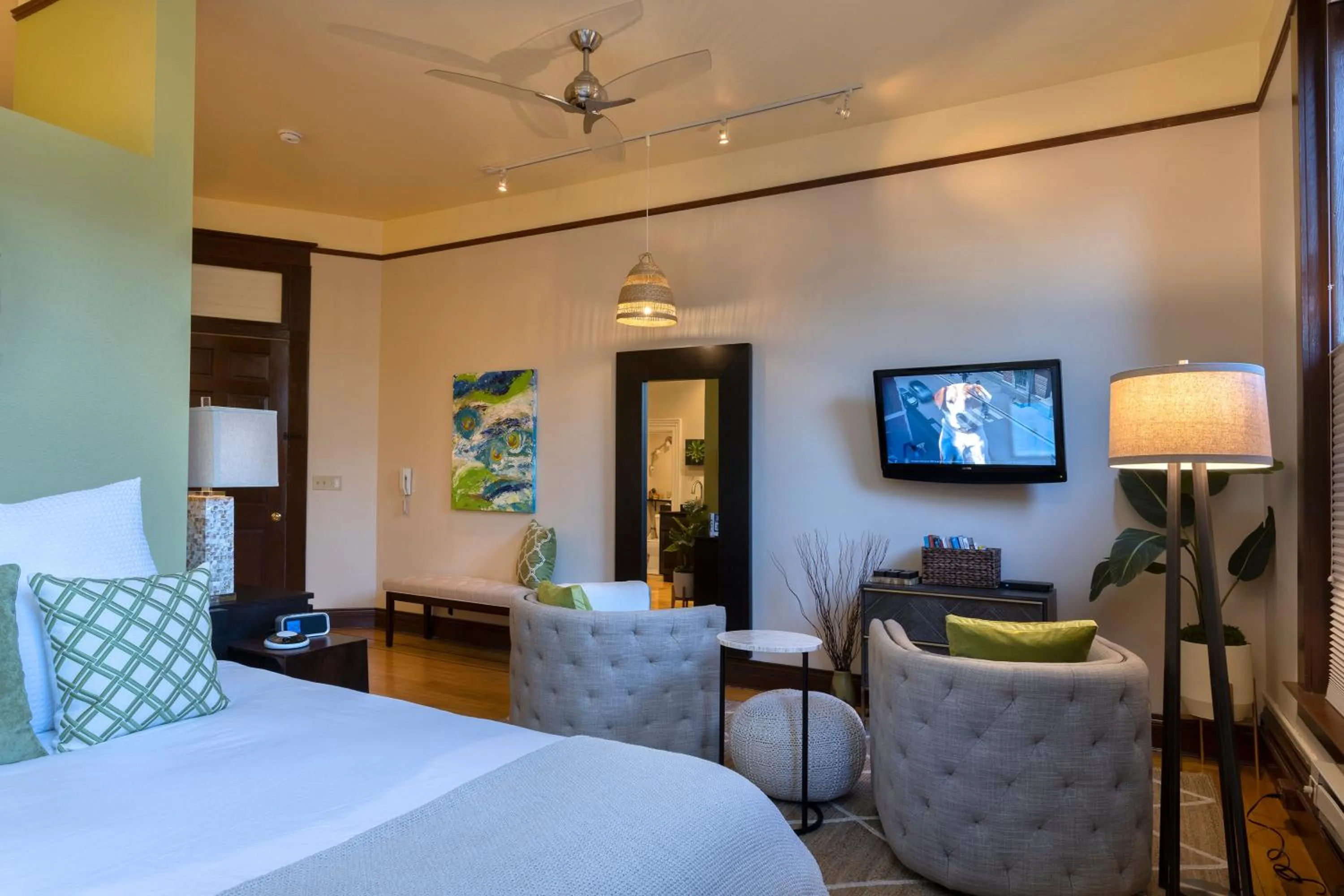 Photo of the whole room, Bed in 3rd Street Flats