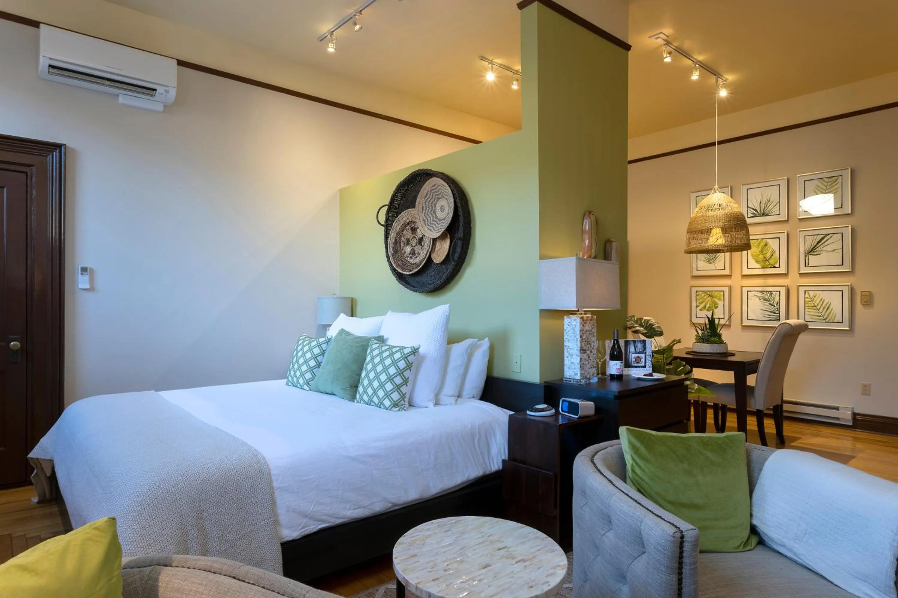 Photo of the whole room, Bed in 3rd Street Flats