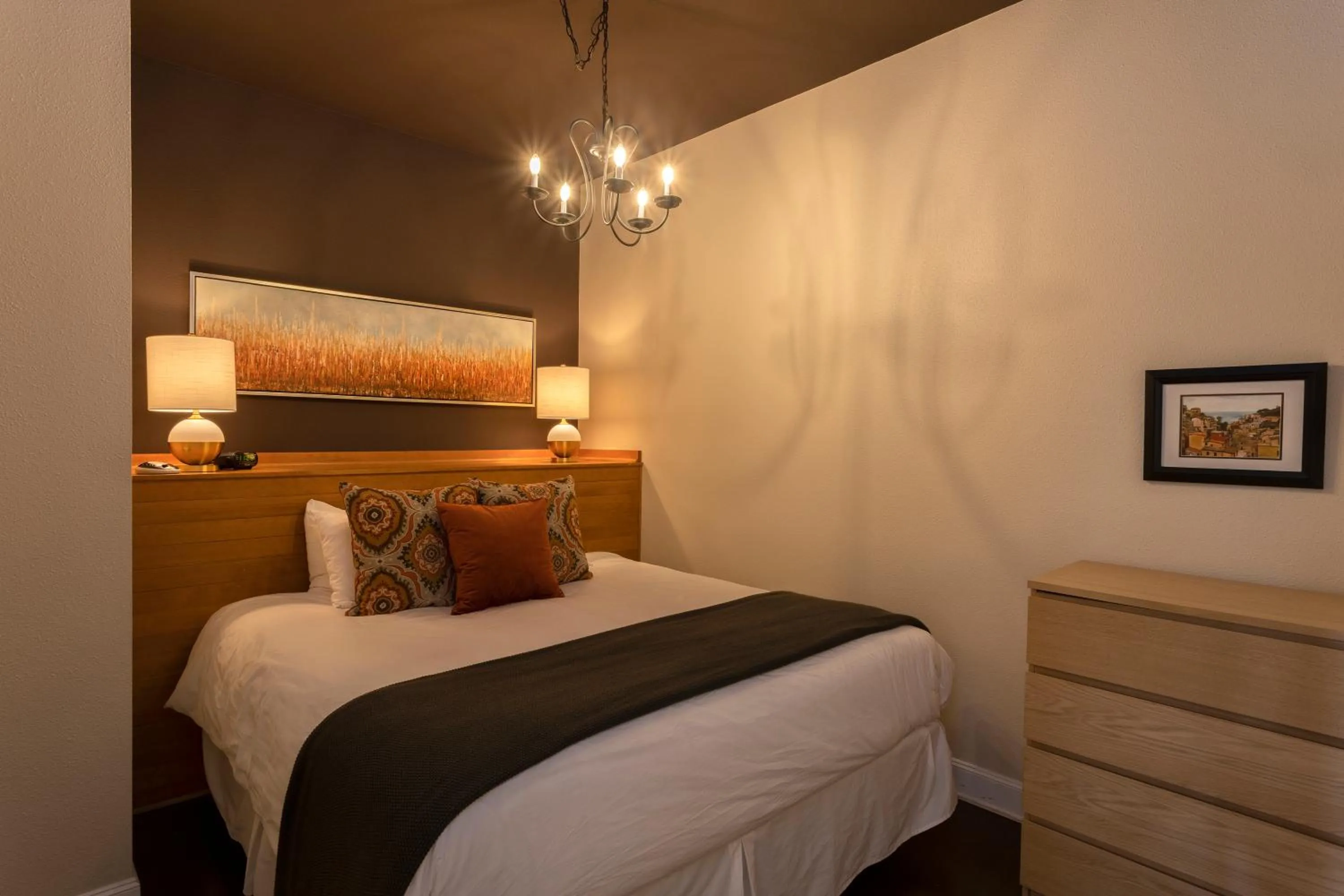 Bedroom, Bed in 3rd Street Flats