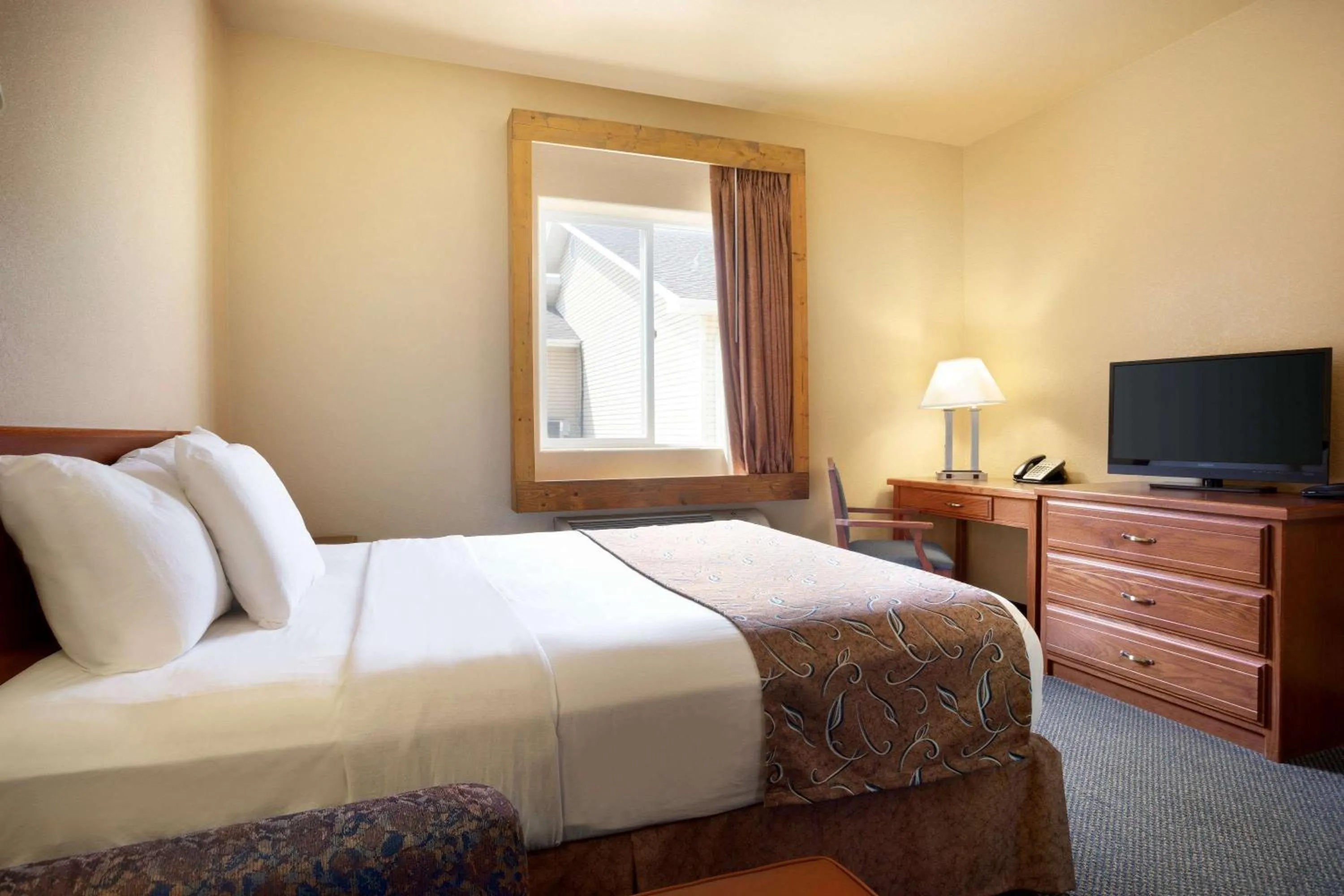 Photo of the whole room, Bed in Travelodge by Wyndham Gillette