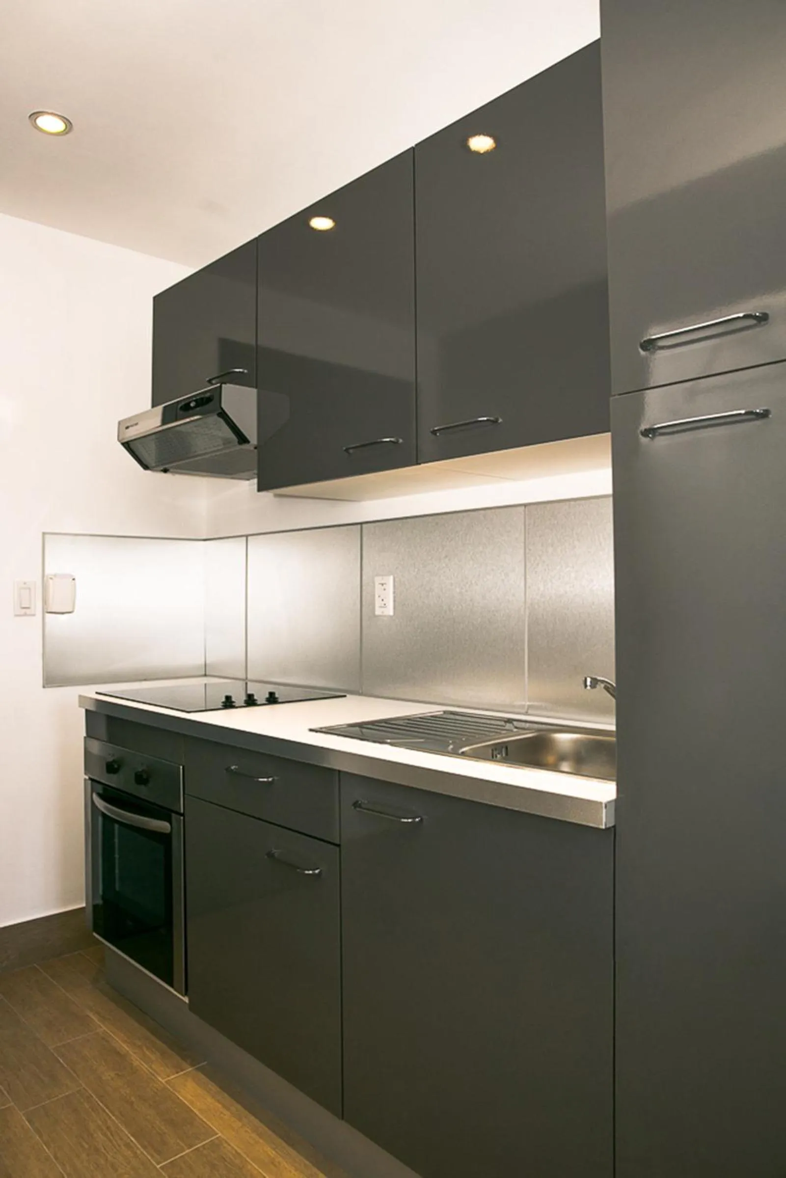 Kitchen or kitchenette in Commodore Suites