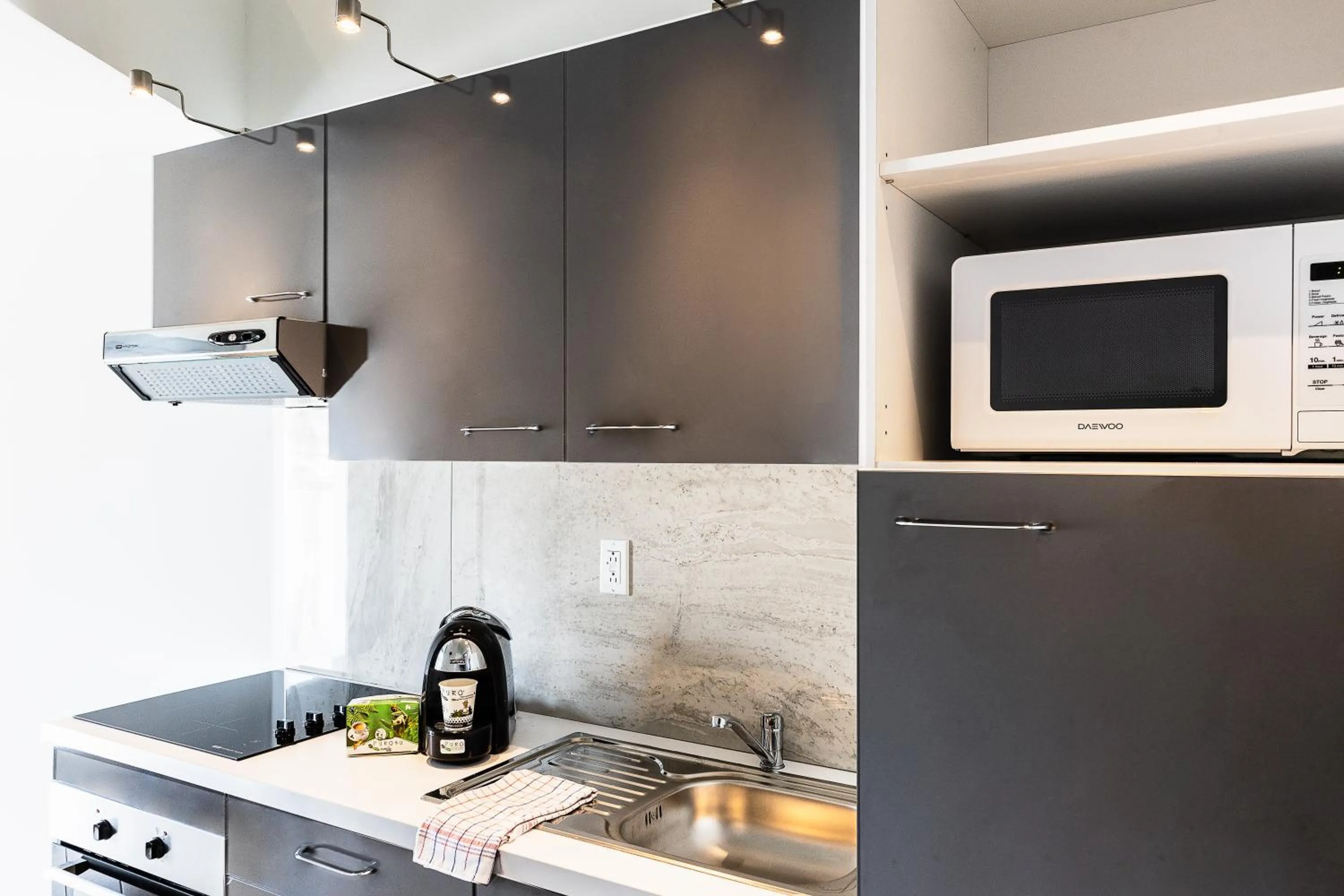 Kitchen or kitchenette in Commodore Suites