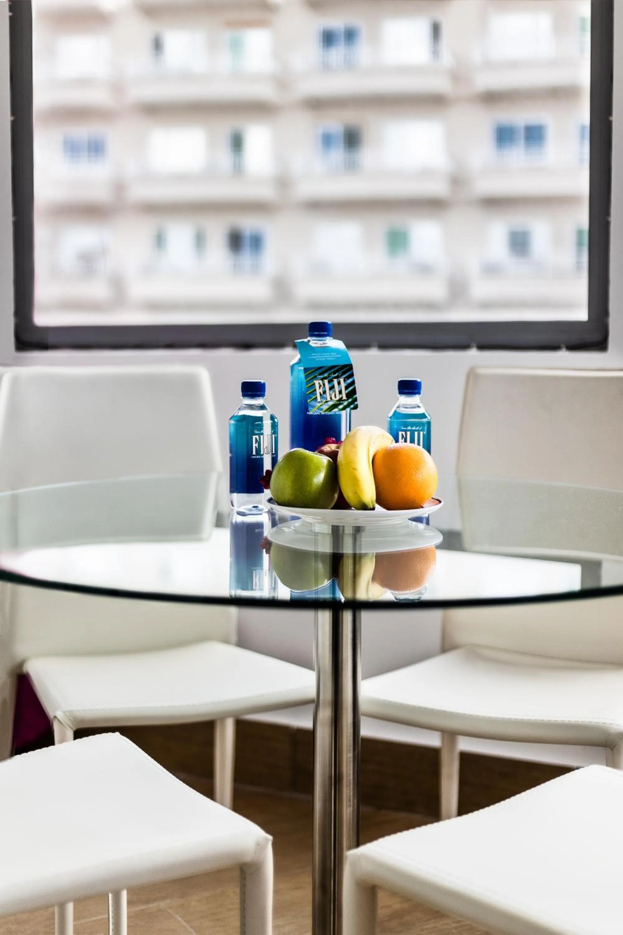 Dining area in Commodore Suites