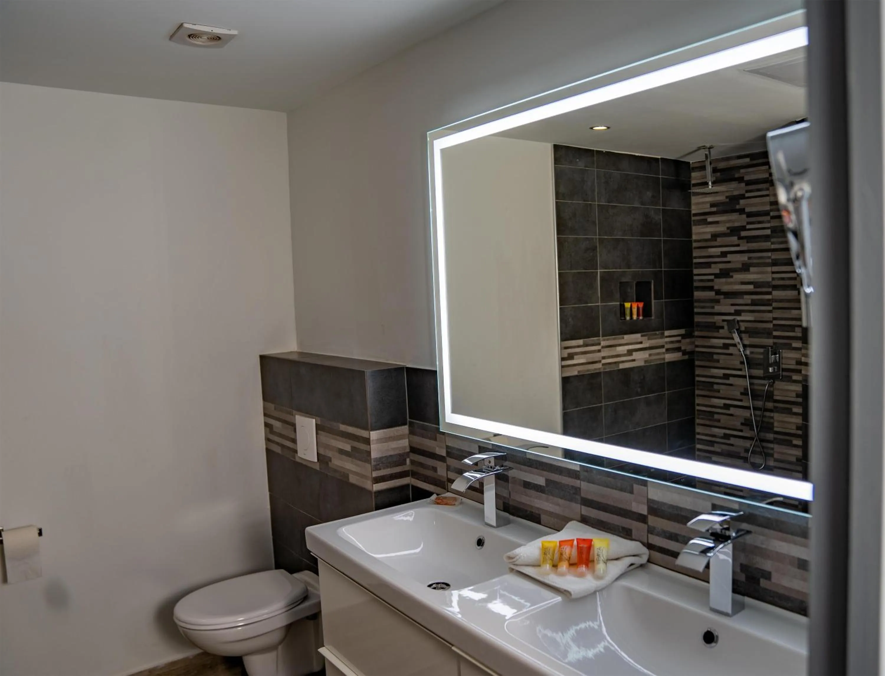 Bathroom in Commodore Suites, SureStay Collection by Best Western