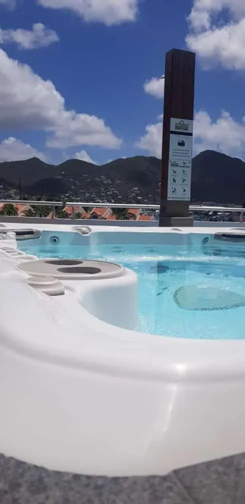 Swimming pool in Commodore Suites