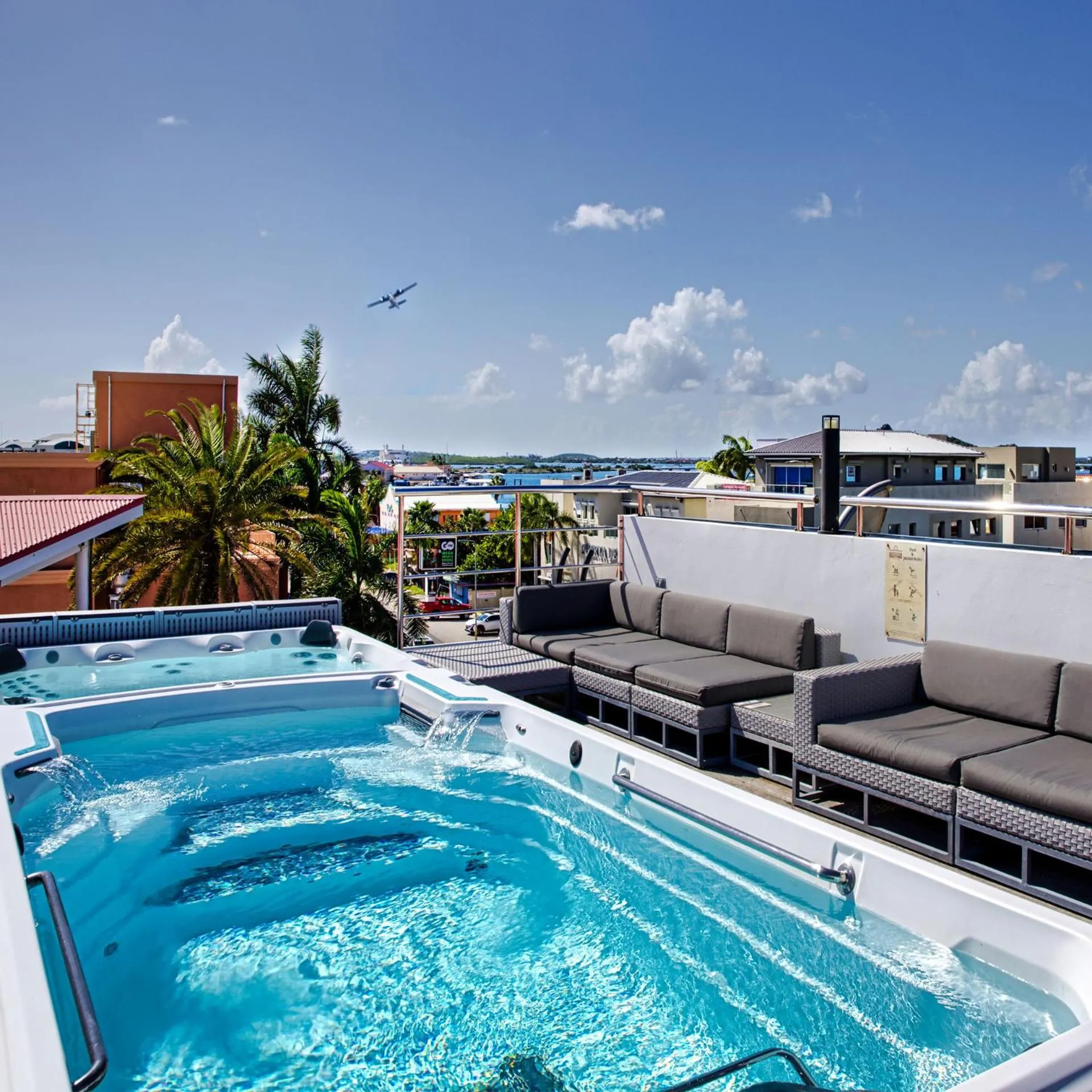 Day in Commodore Suites