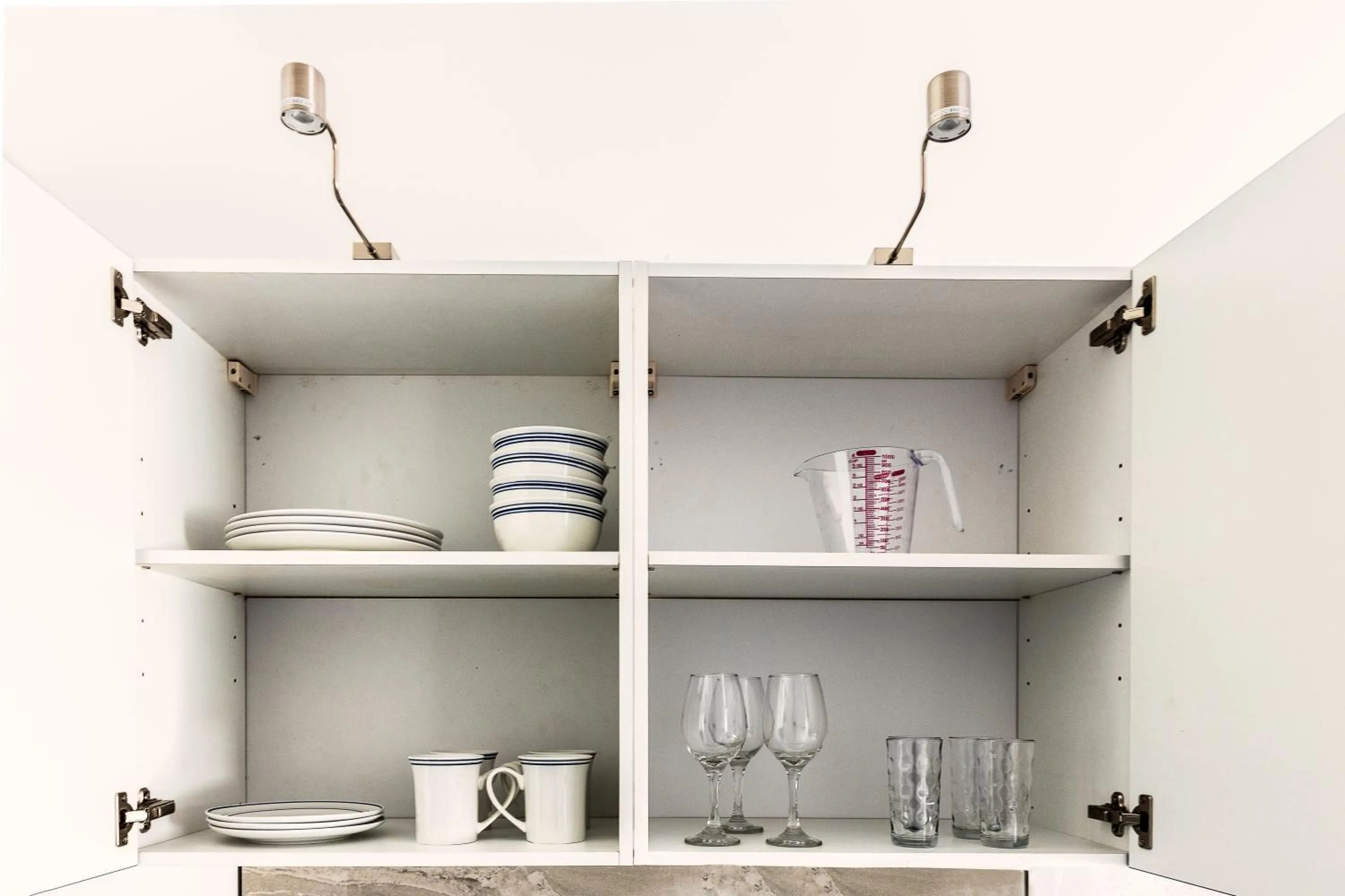 Kitchen or kitchenette in Commodore Suites