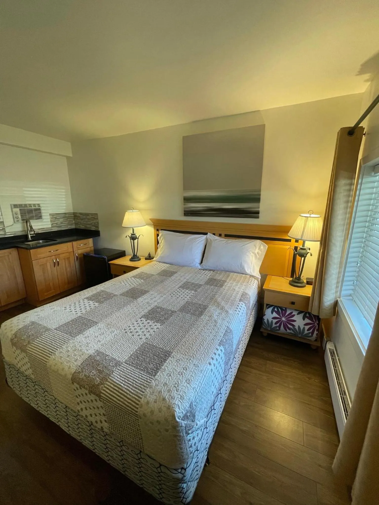 Bedroom, Bed in Sunset Motel