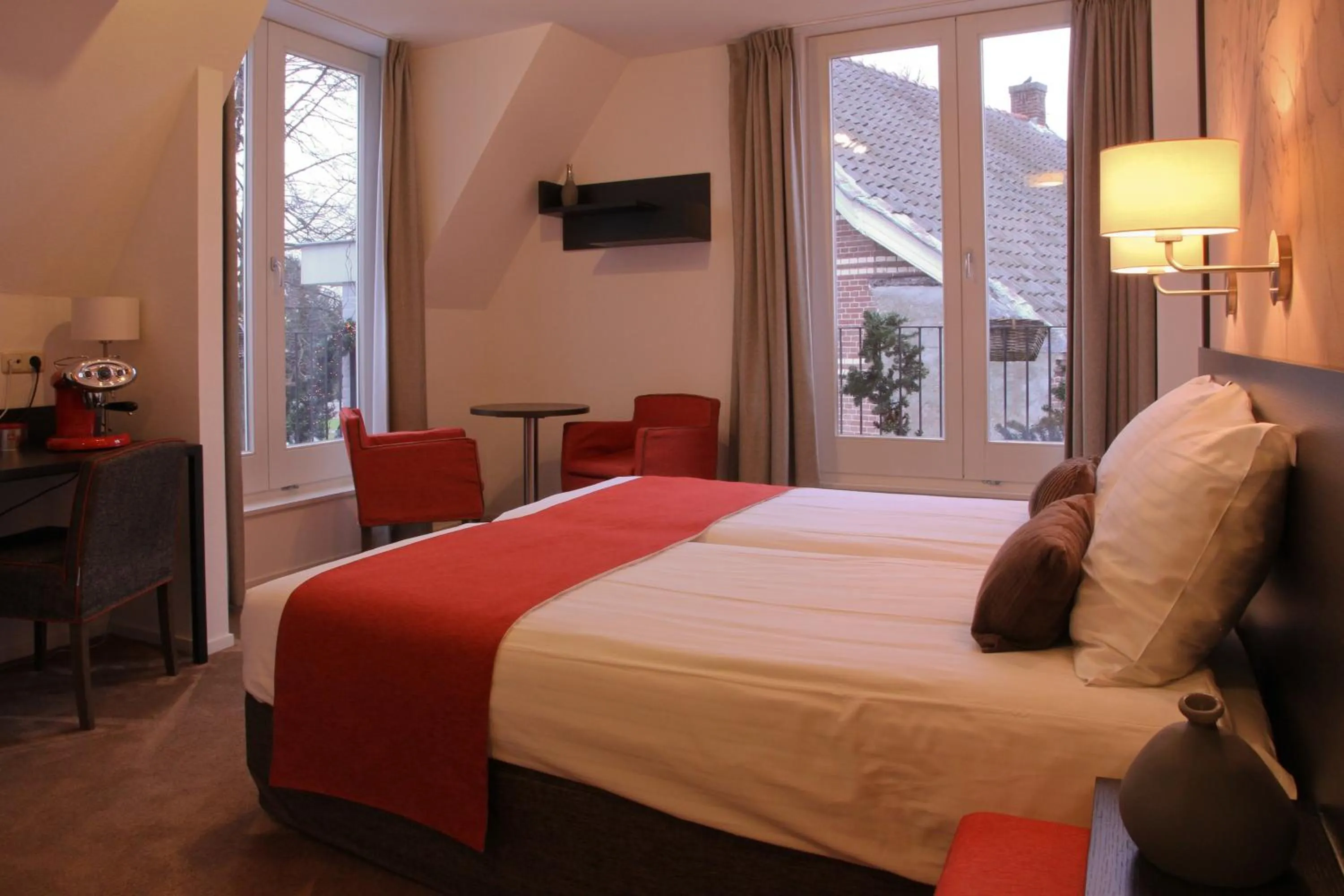 Photo of the whole room, Bed in Parkhotel Auberge Vincent